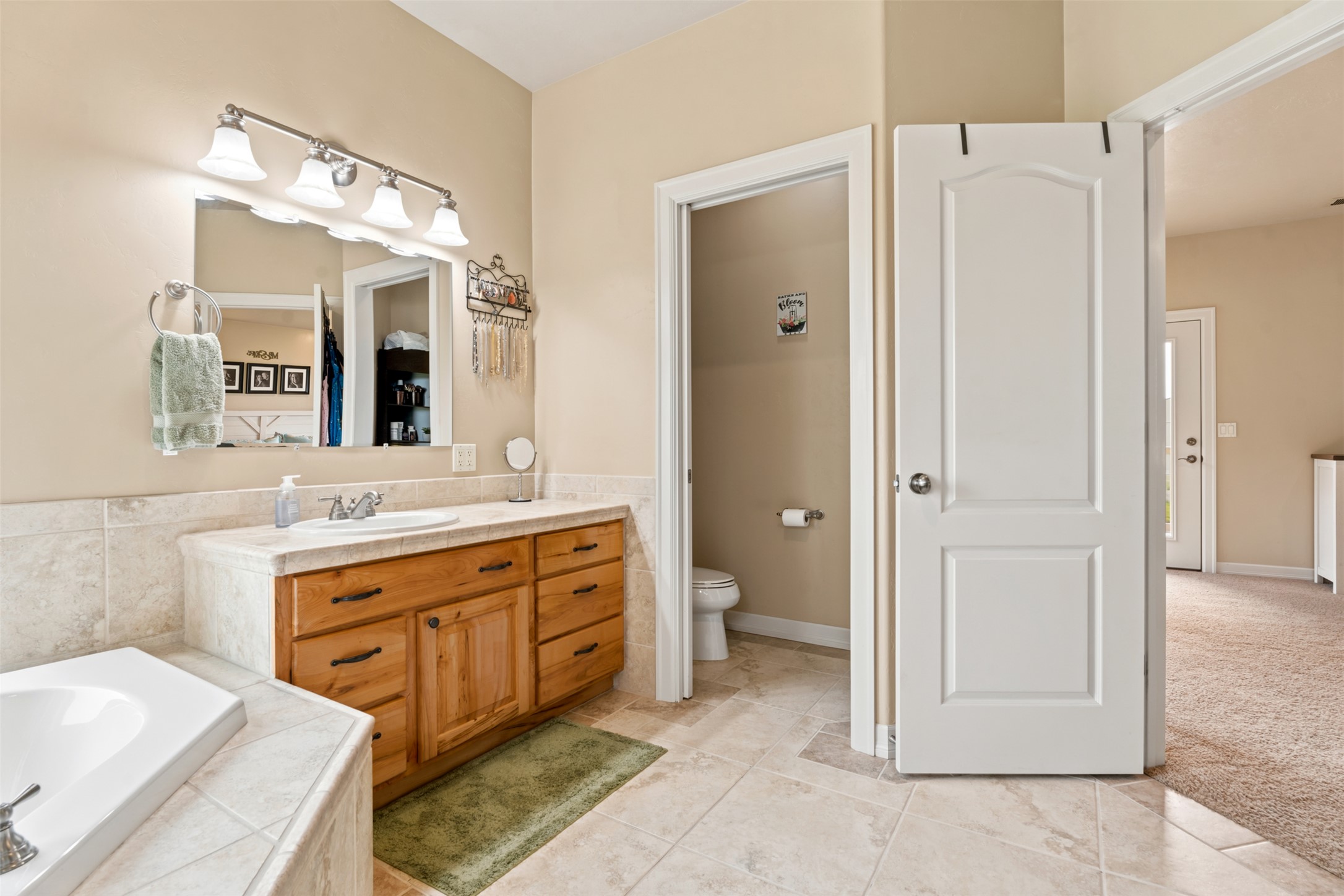 126 Jet Lane Property Photo 25