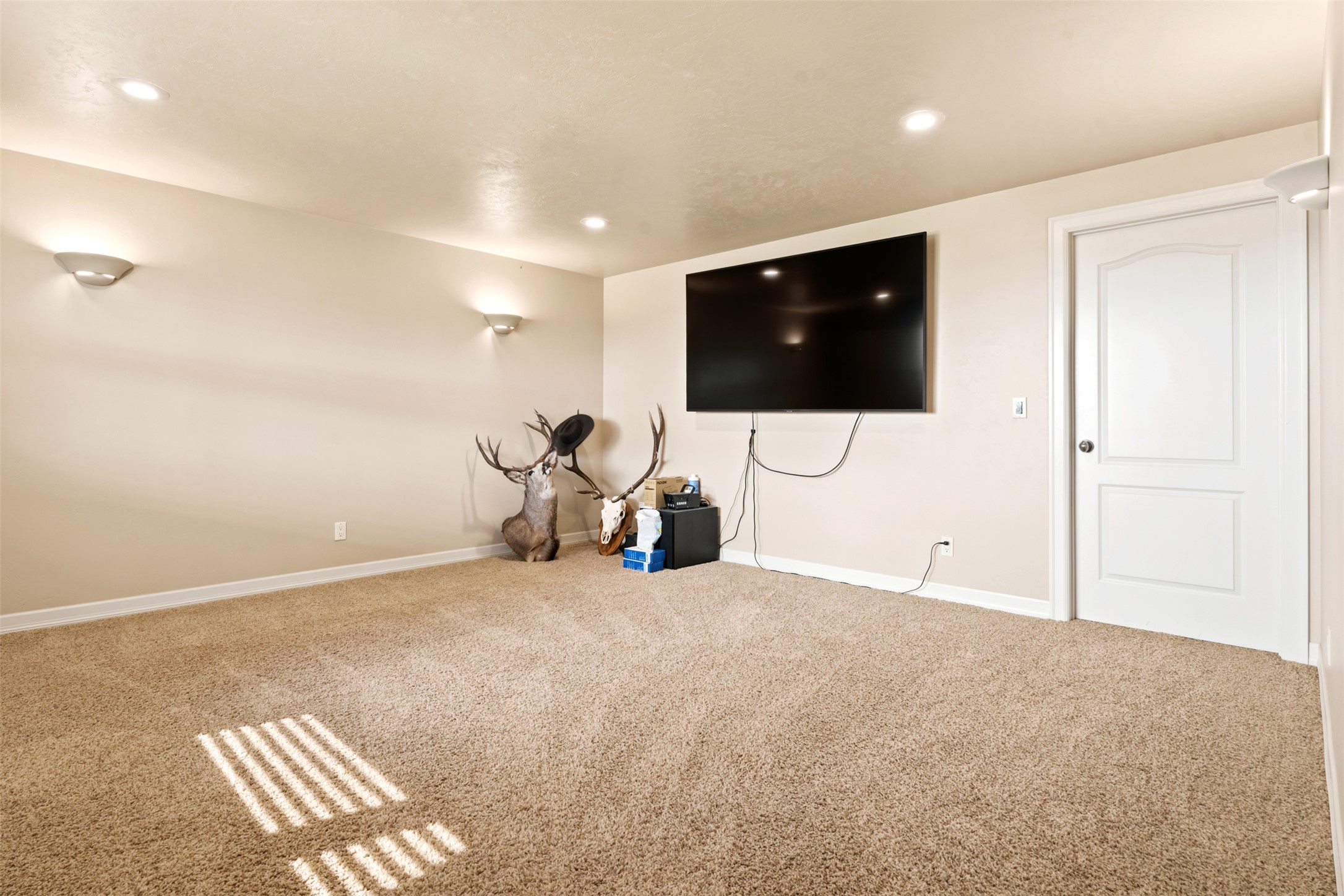 126 Jet Lane Property Photo 31