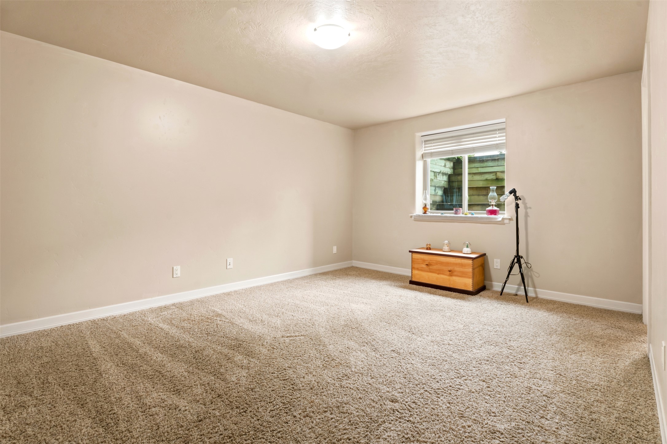 126 Jet Lane Property Photo 33
