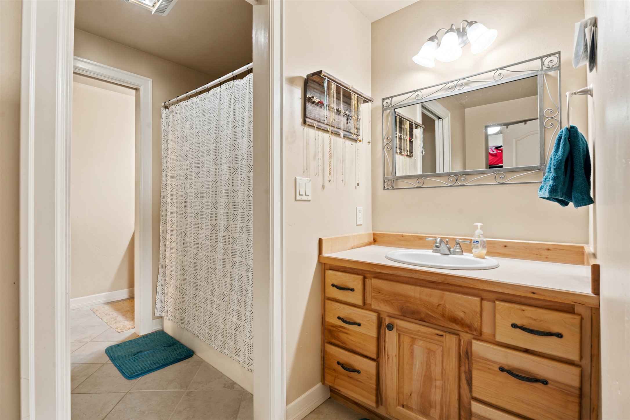 126 Jet Lane Property Photo 35