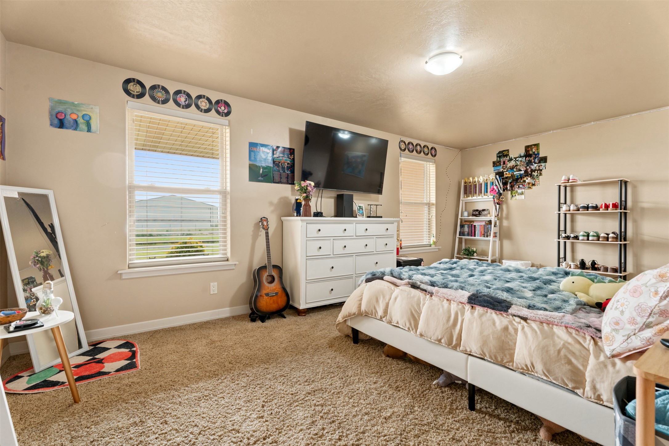 126 Jet Lane Property Photo 37