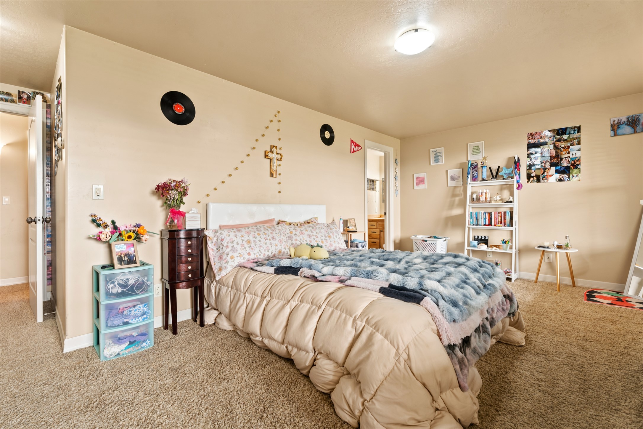 126 Jet Lane Property Photo 38