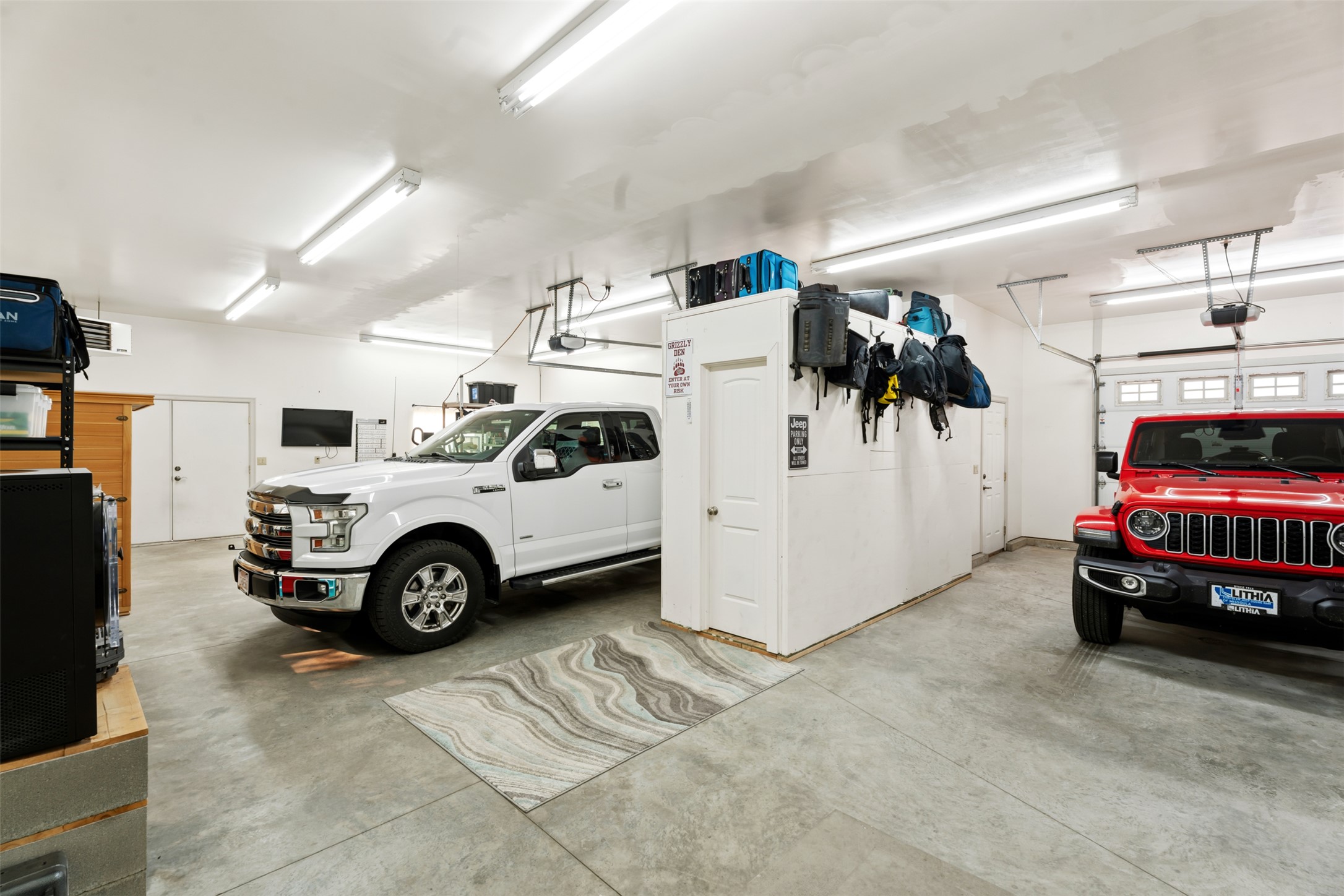 126 Jet Lane Property Photo 39