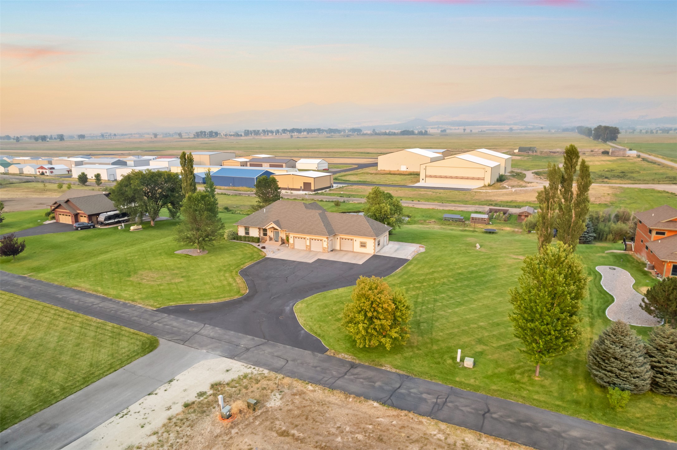 126 Jet Lane Property Photo 44