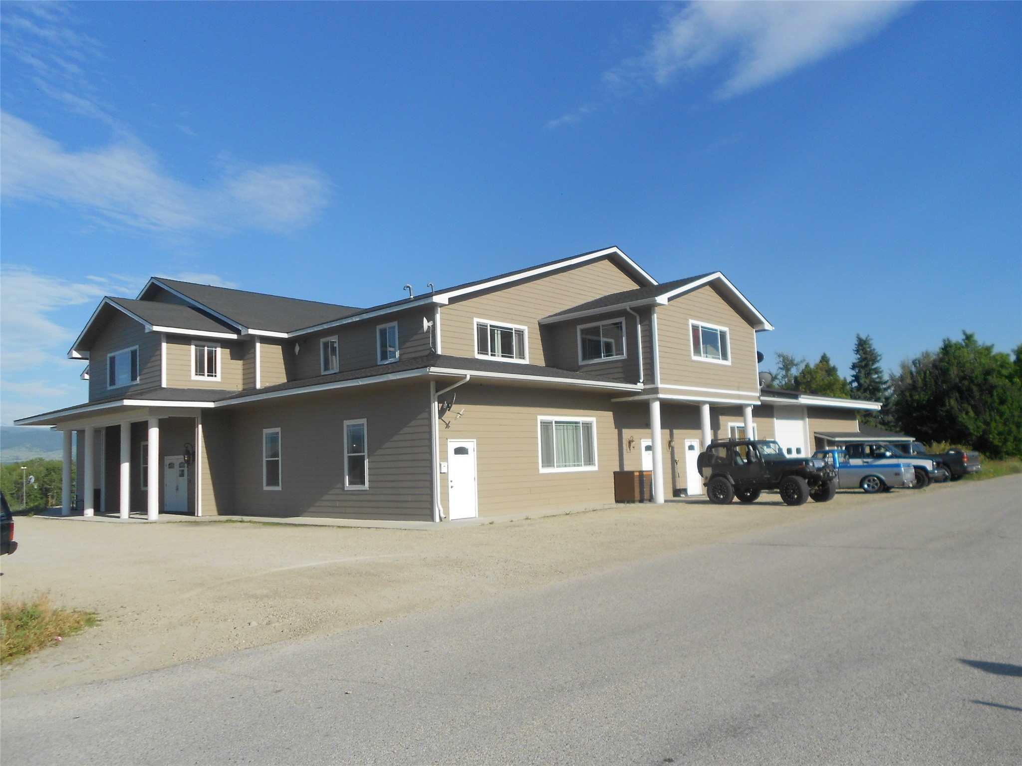 529 W River Road Property Photo 1