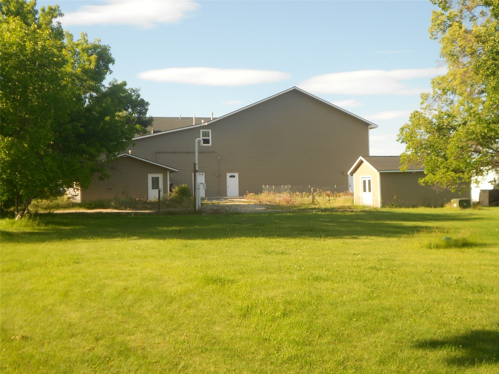529 W River Road Property Photo 4