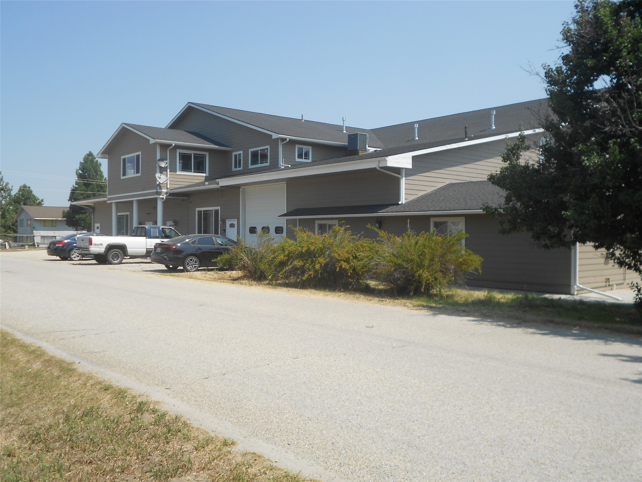 529 W River Road Property Photo 10