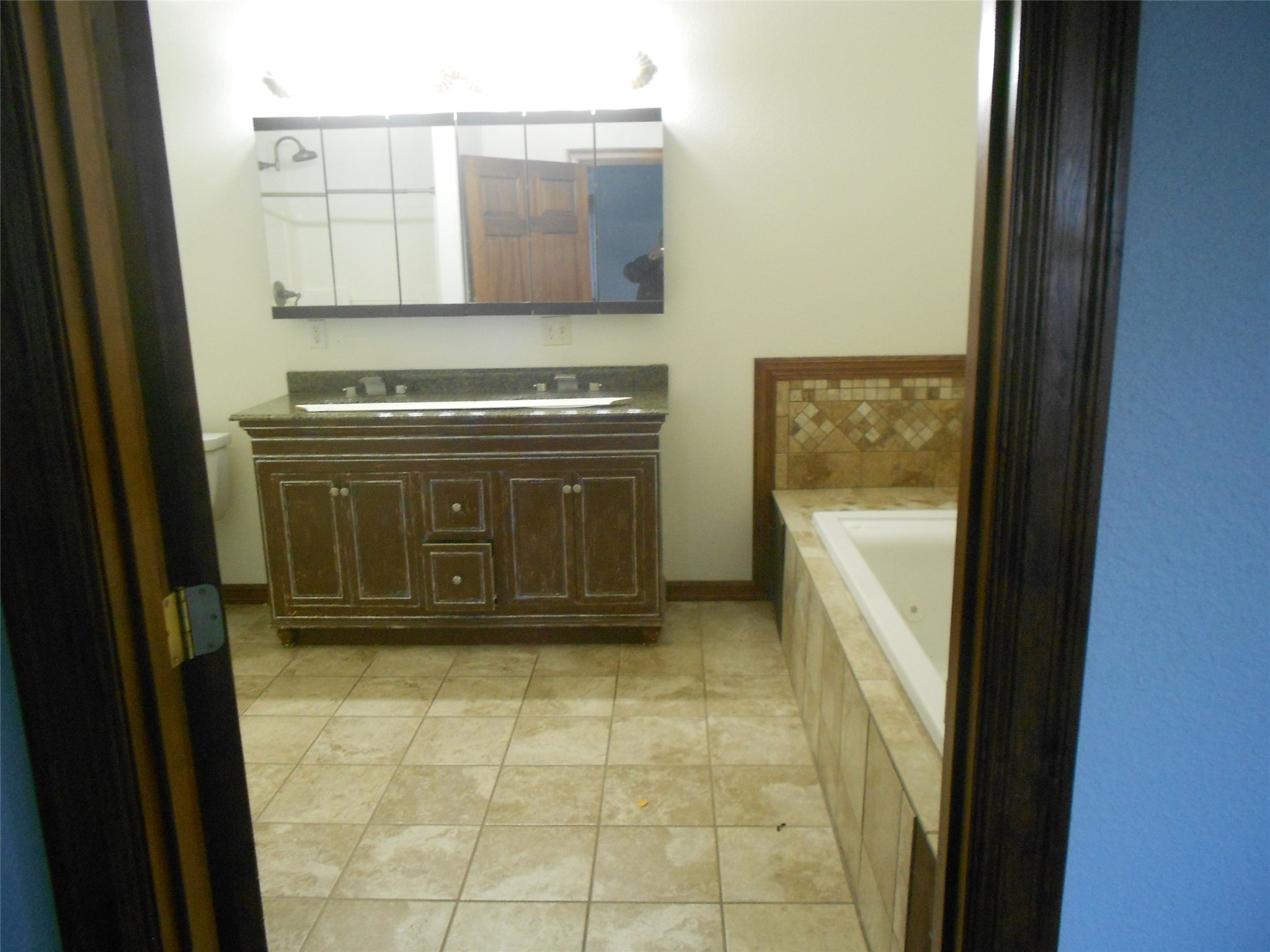 529 W River Road Property Photo 15