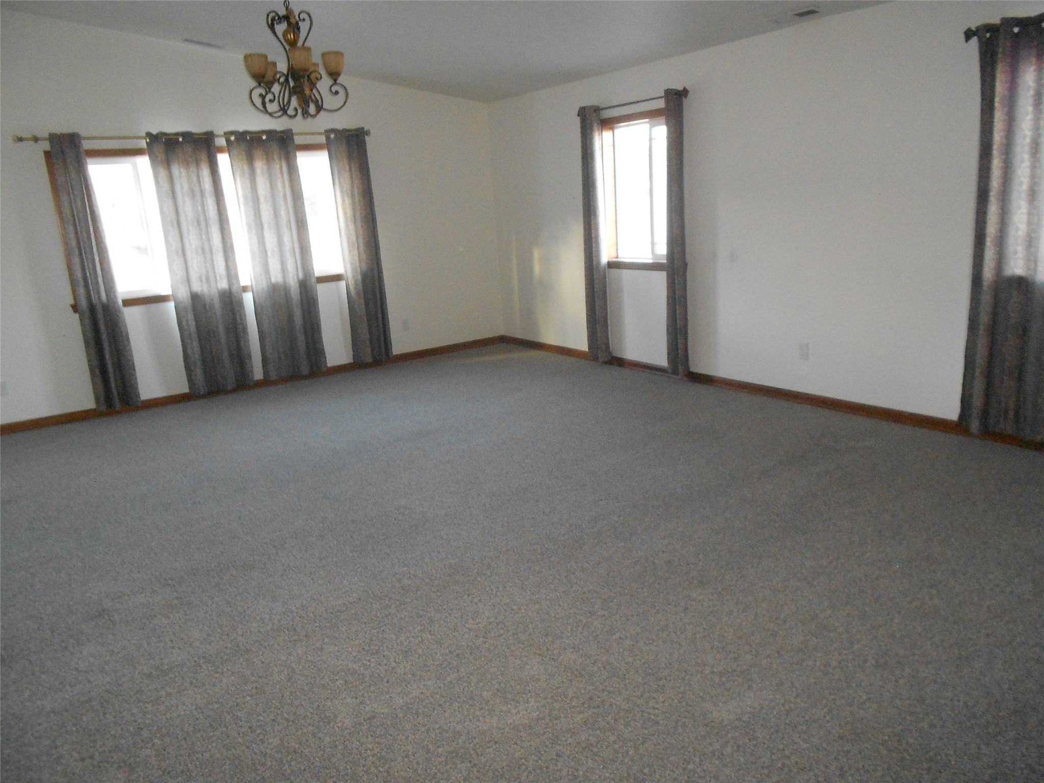 529 W River Road Property Photo 16