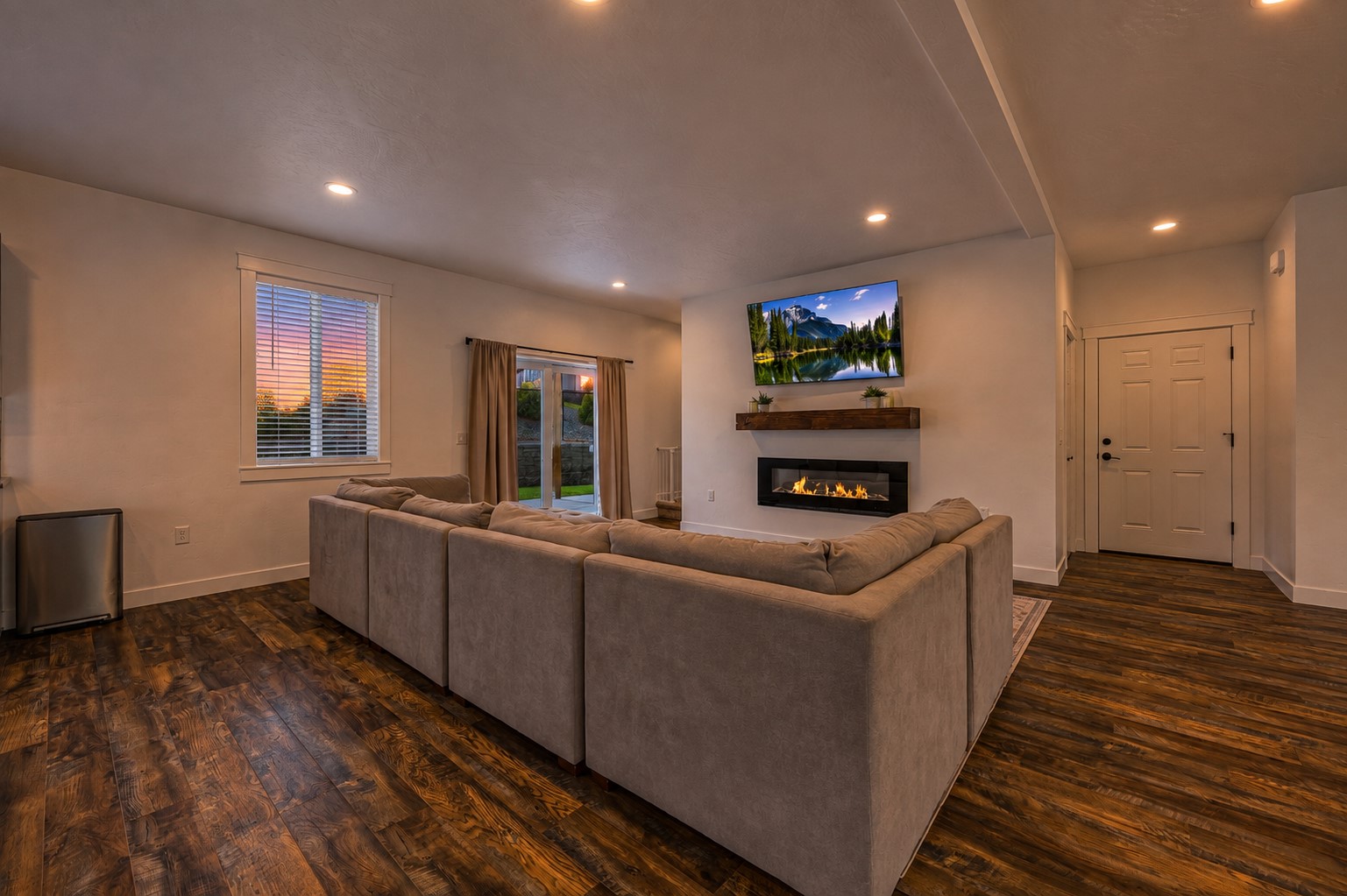 6786 Roberta Drive Property Photo 4