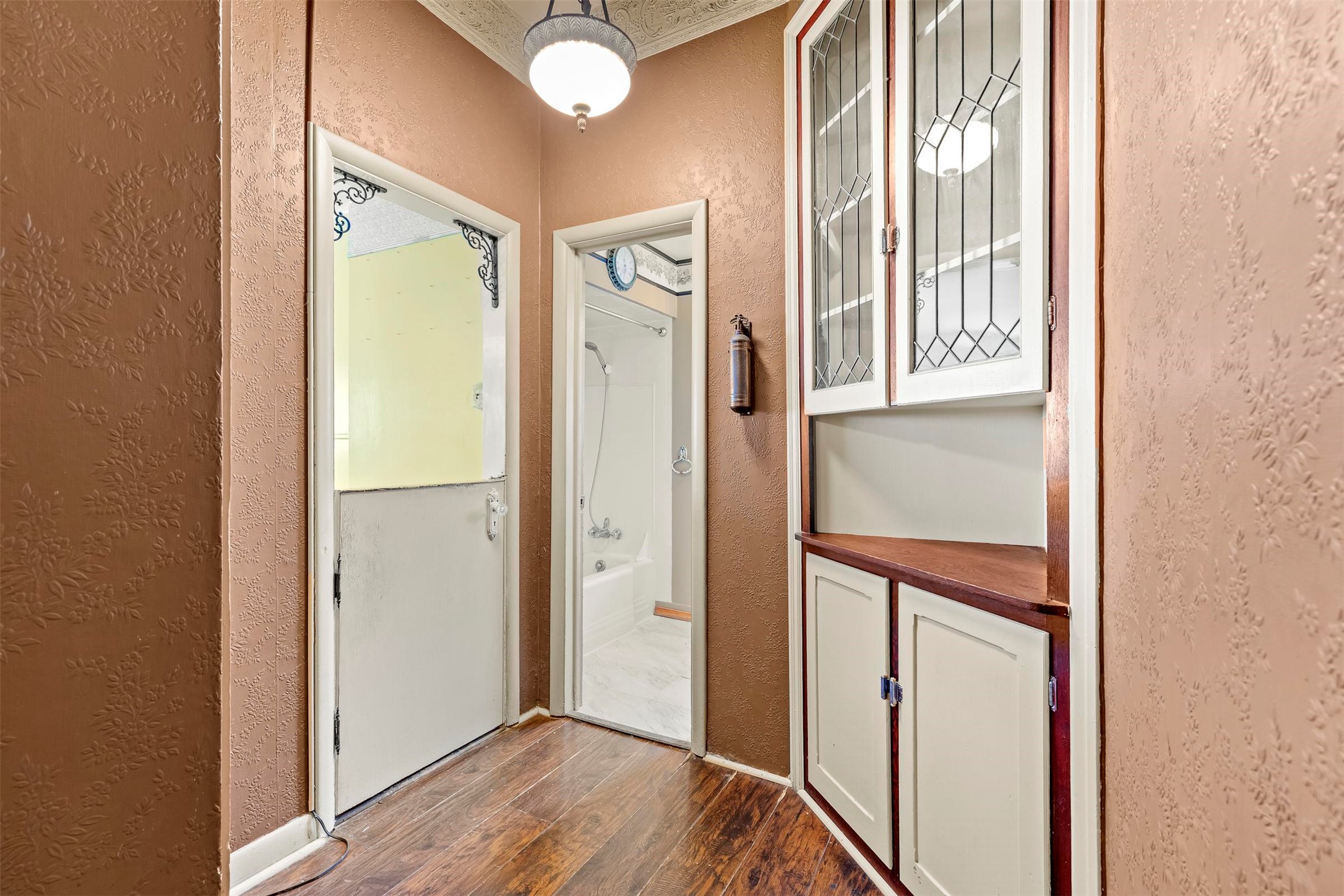 321 W 6th Street Property Photo 27