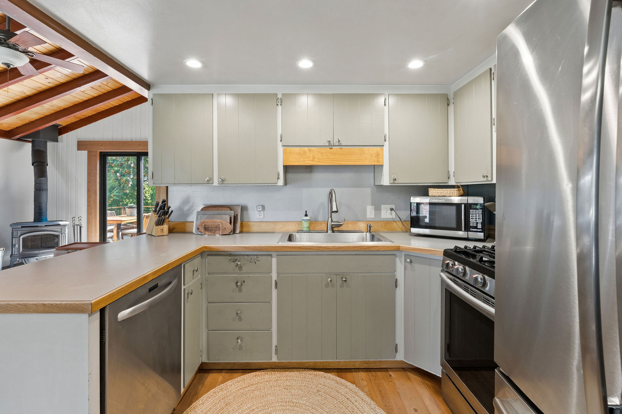 2045 Lion Mountain Road Property Photo 8