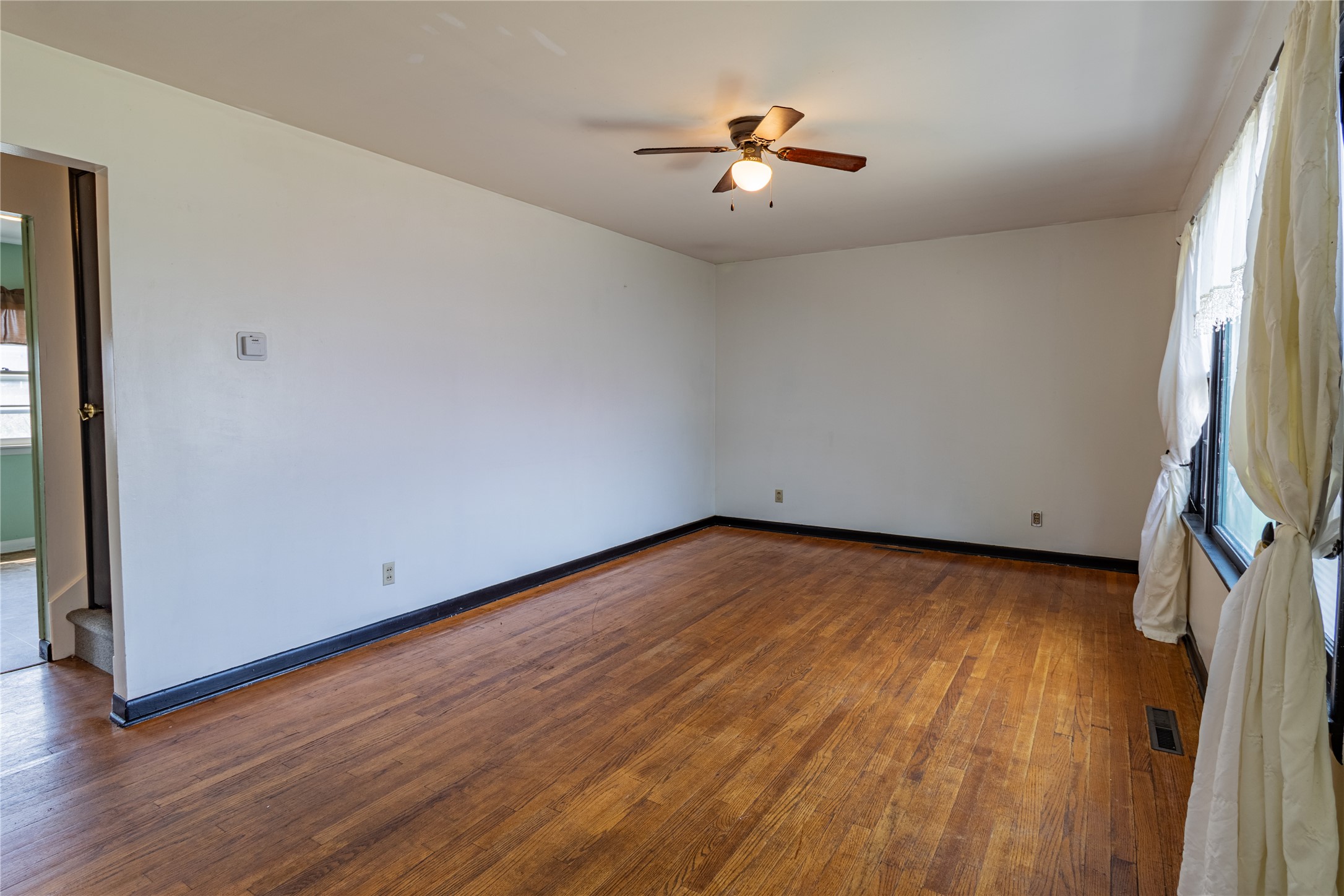1920 Dewey Boulevard Property Photo 4