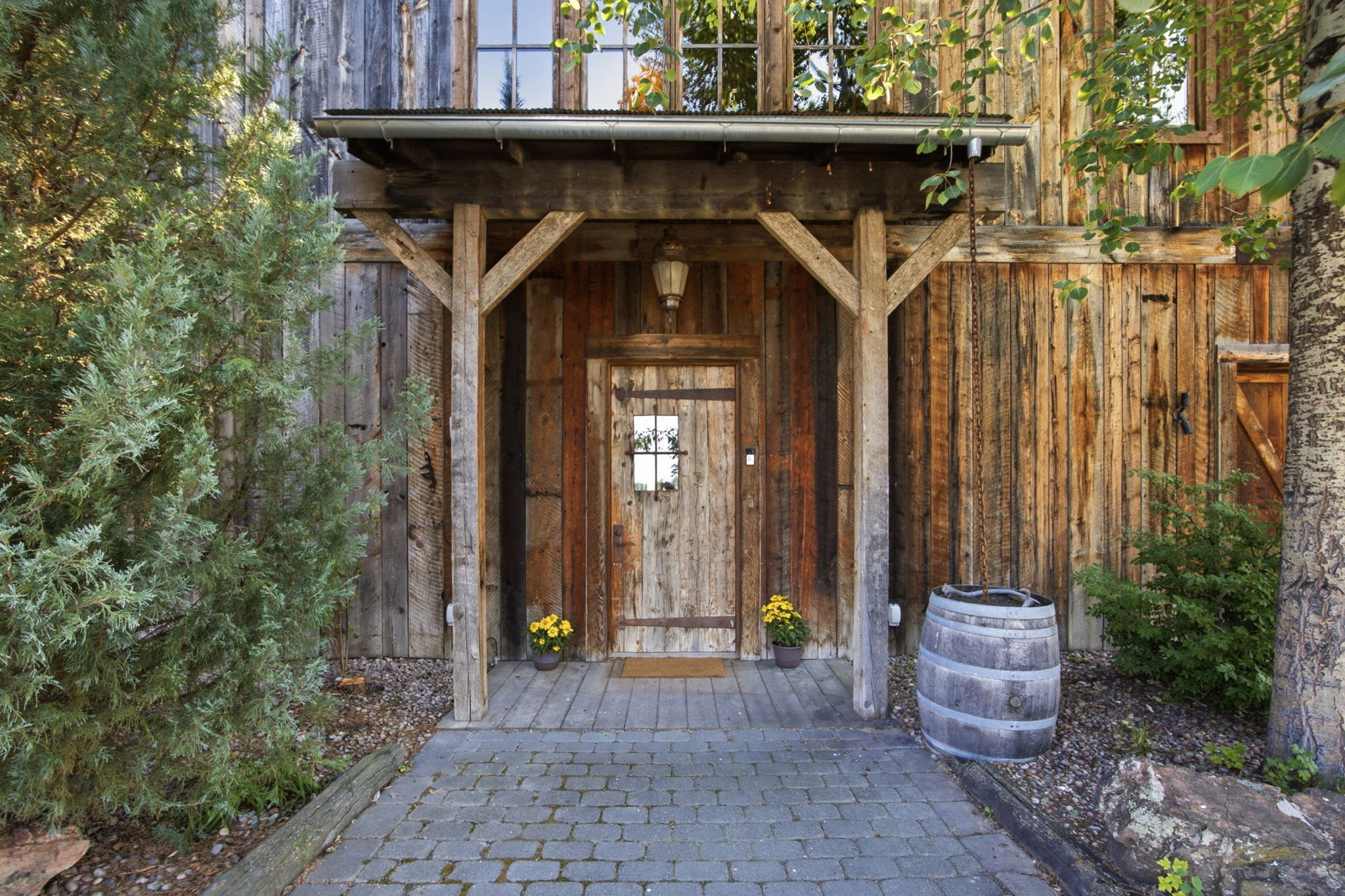 500 Lovers Lane Property Photo 3