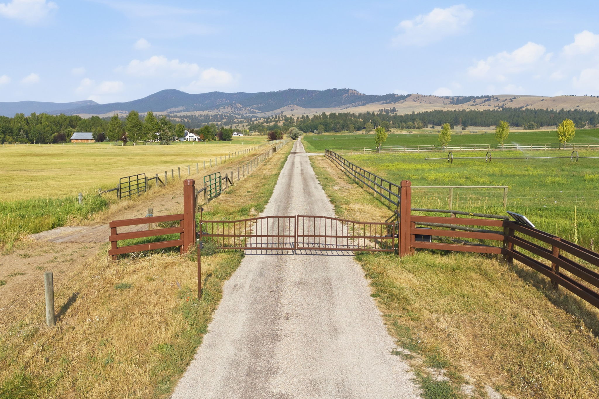 500 Lovers Lane Property Photo 4