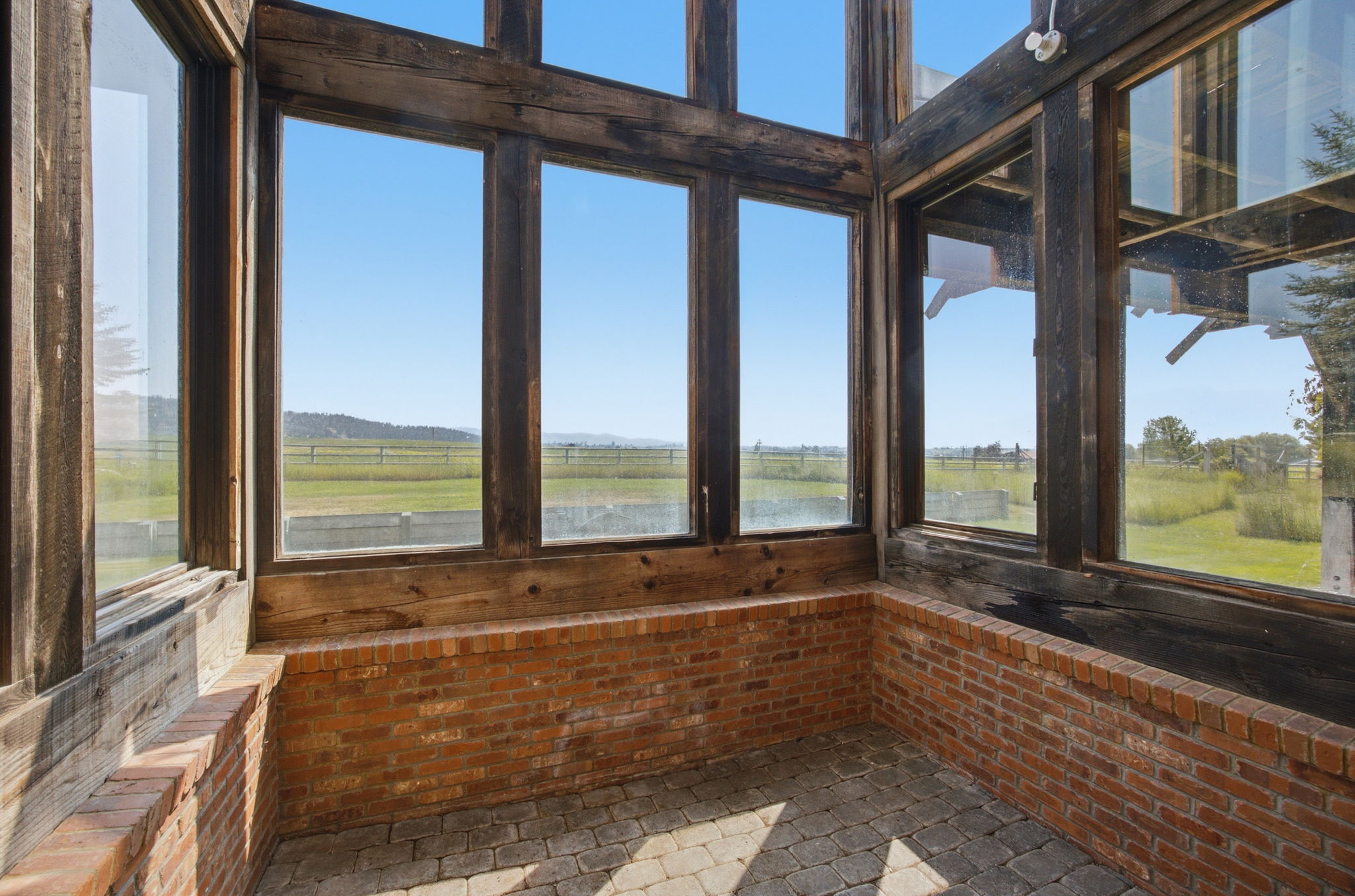 500 Lovers Lane Property Photo 9