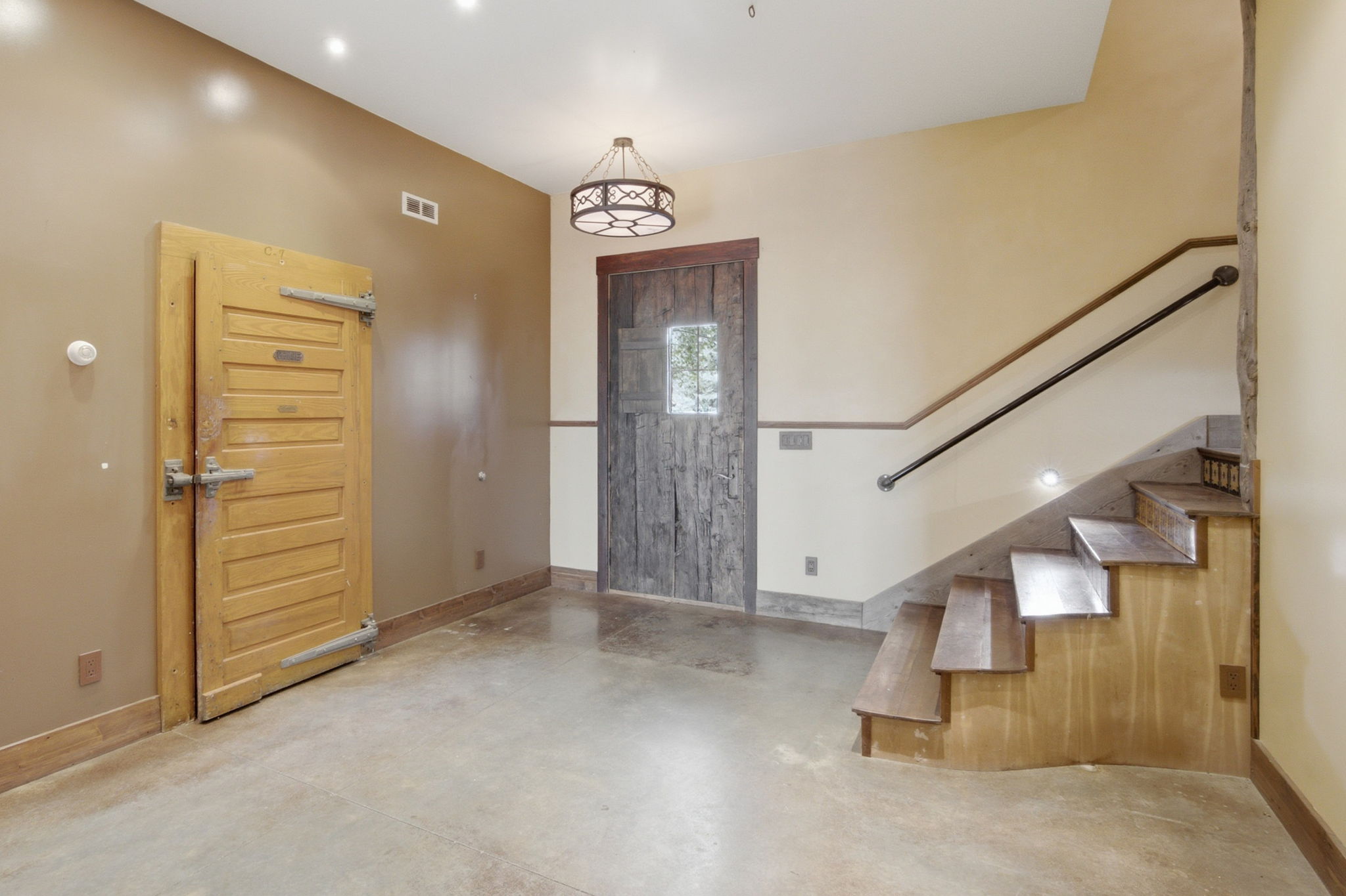 500 Lovers Lane Property Photo 10