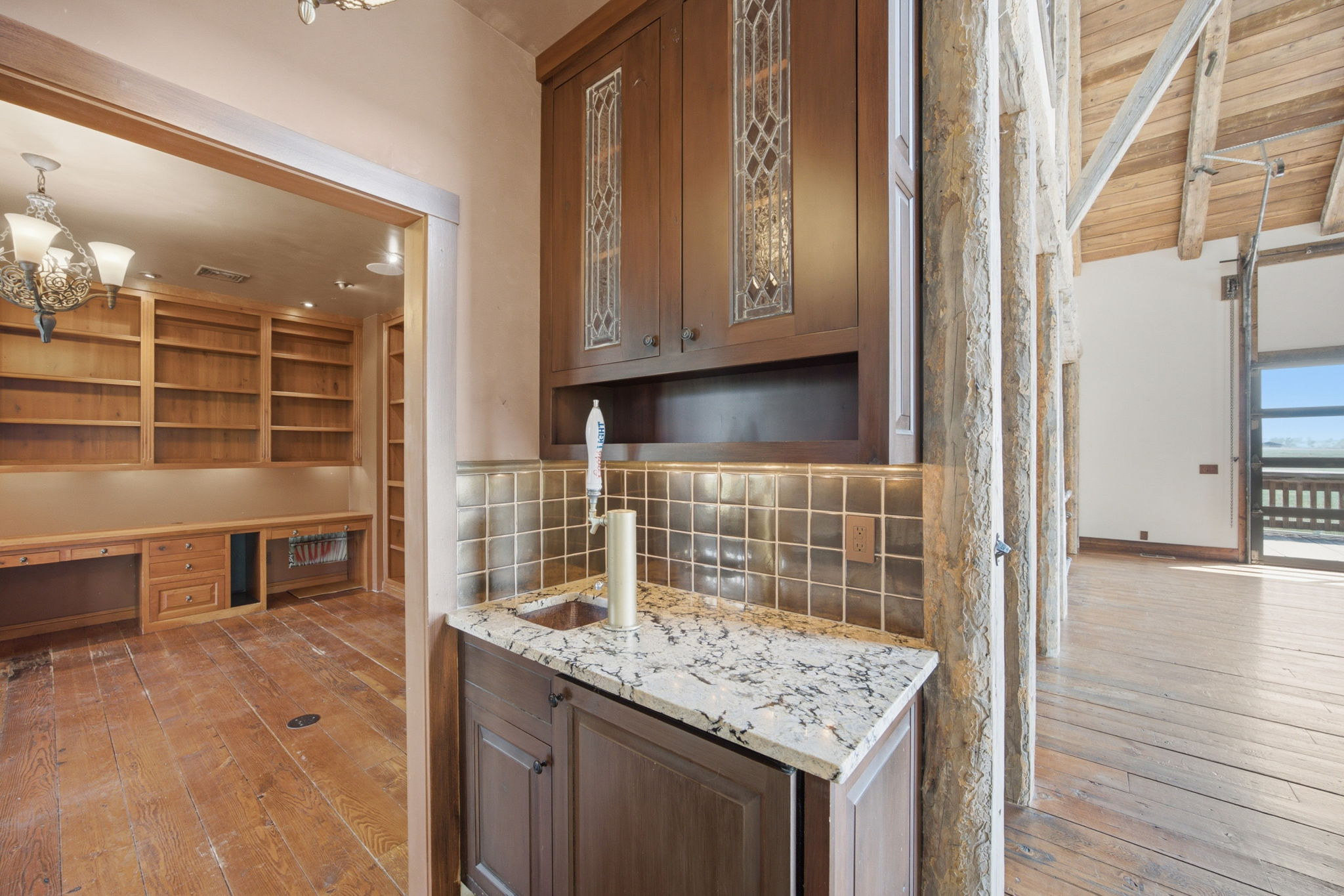 500 Lovers Lane Property Photo 15