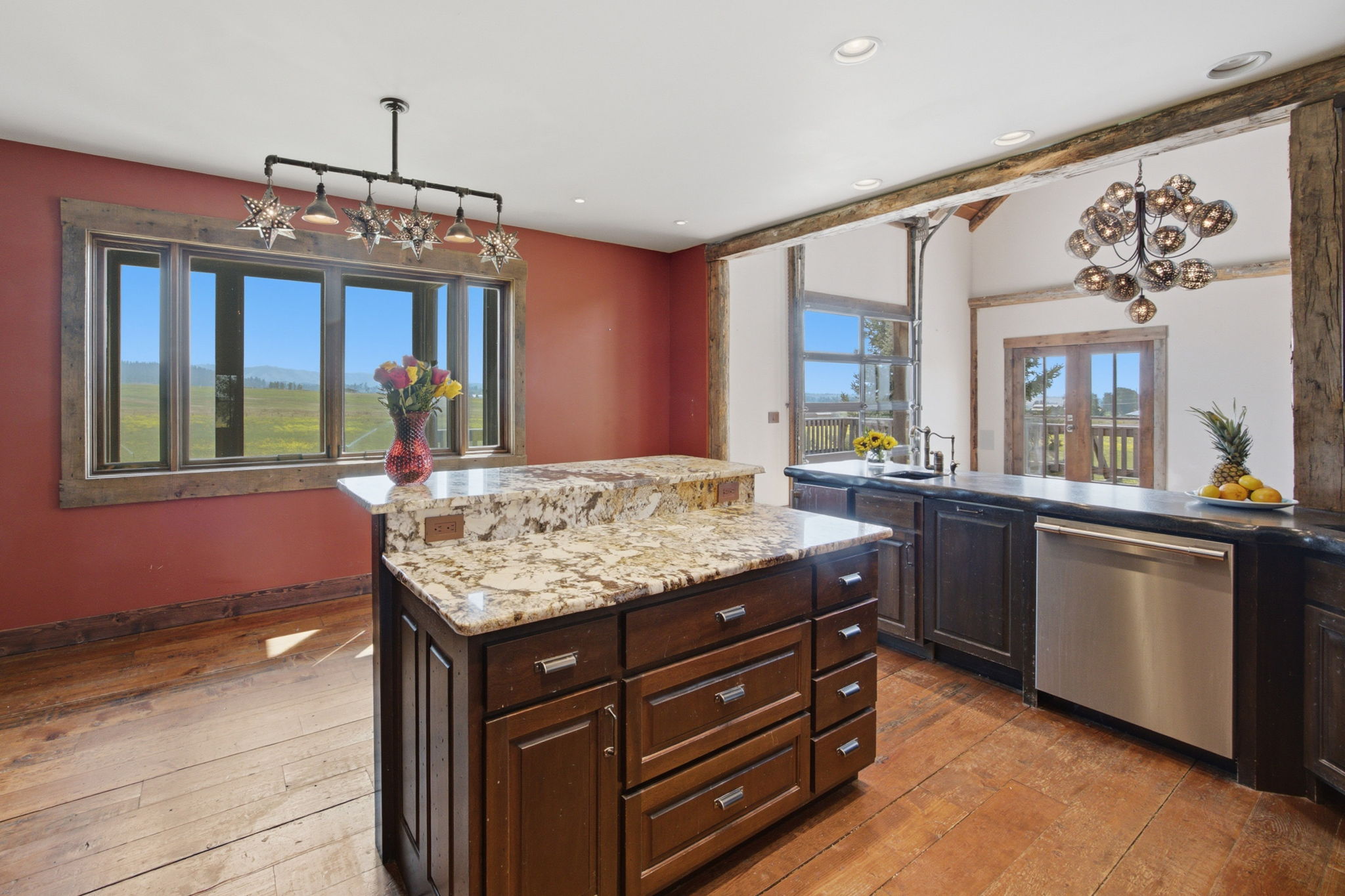 500 Lovers Lane Property Photo 17
