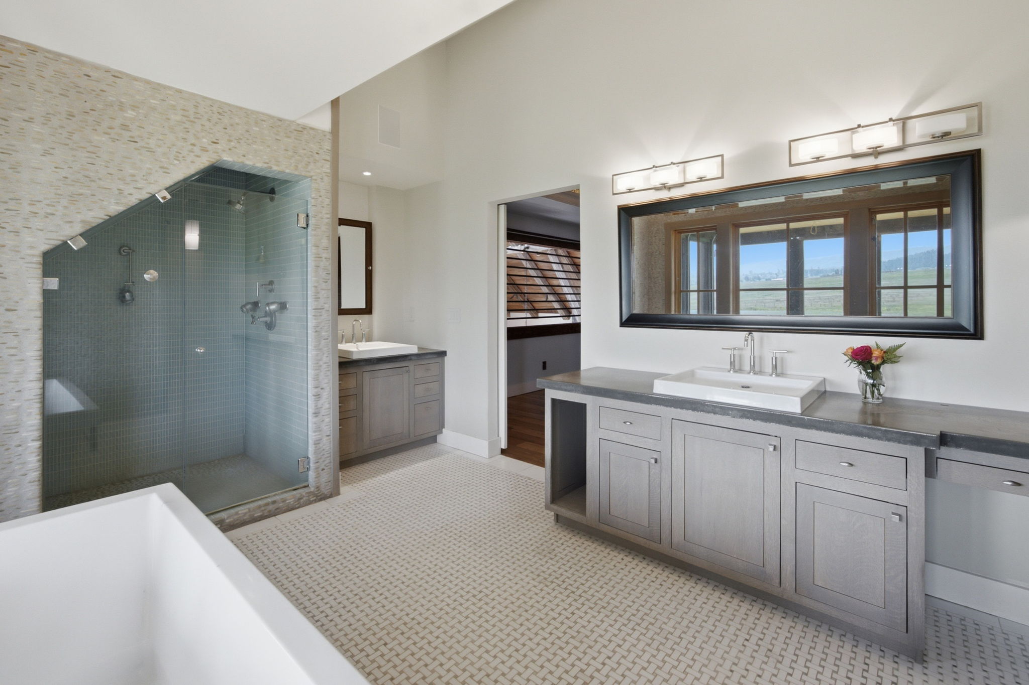 500 Lovers Lane Property Photo 25