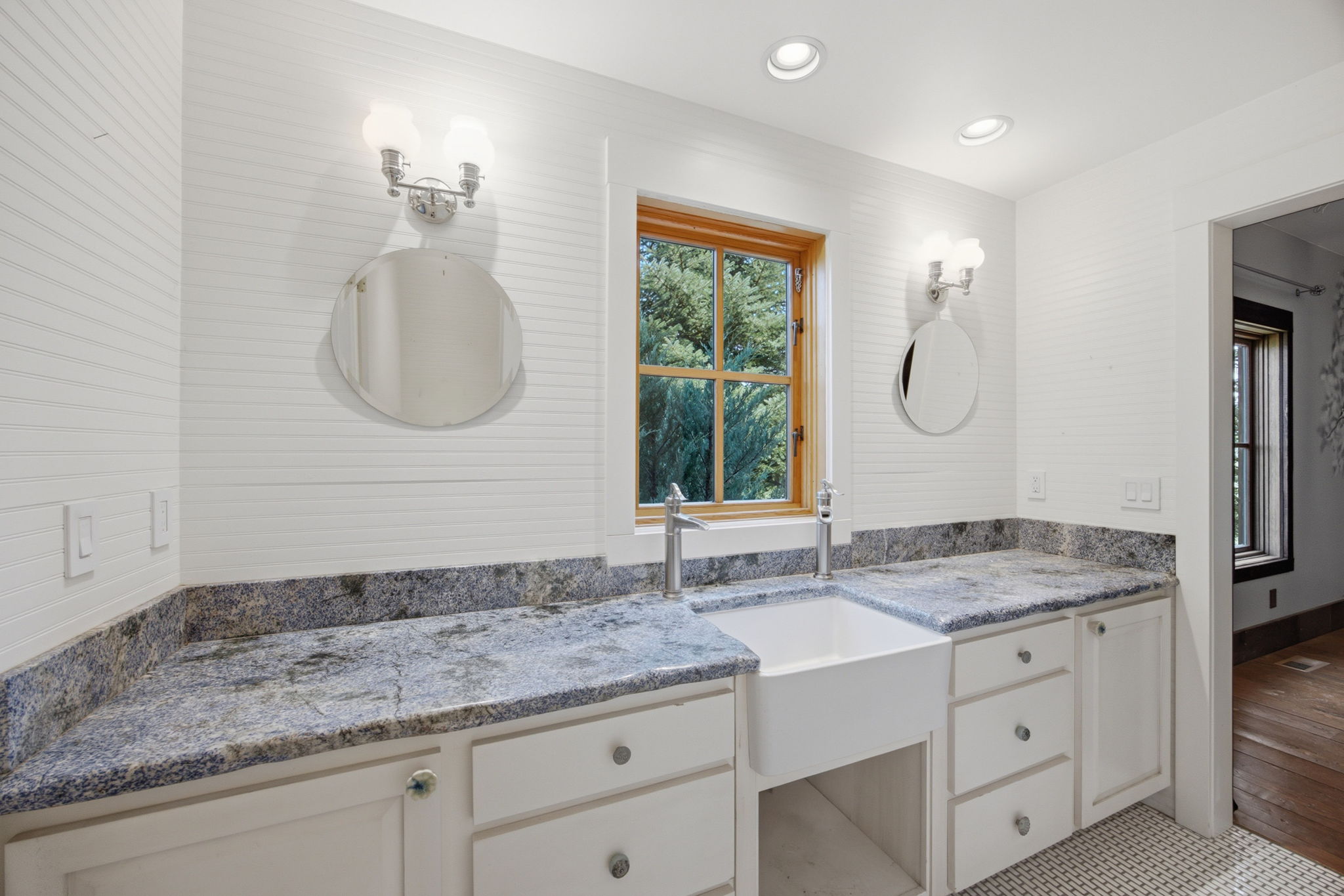 500 Lovers Lane Property Photo 31