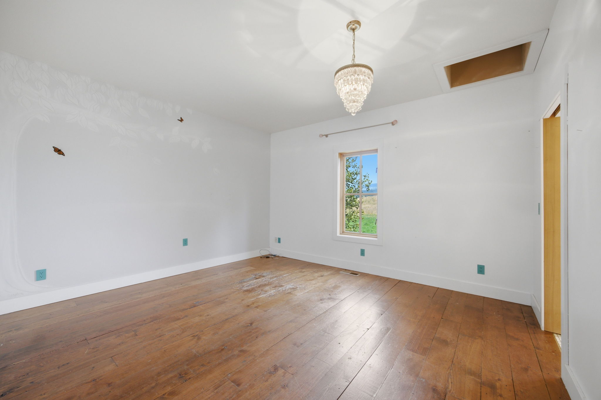 500 Lovers Lane Property Photo 32