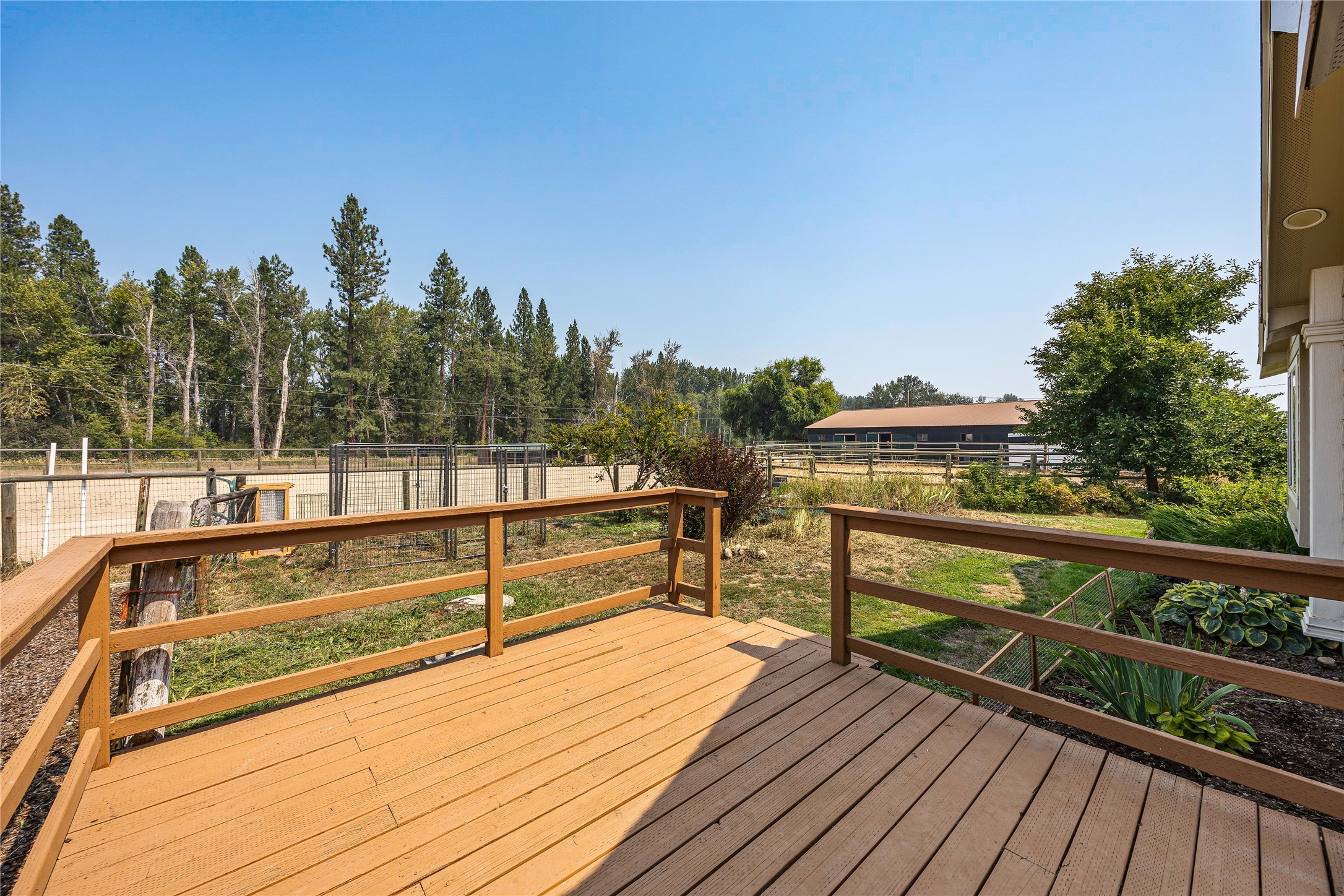 5122 Hoblitt Lane N Property Photo 3