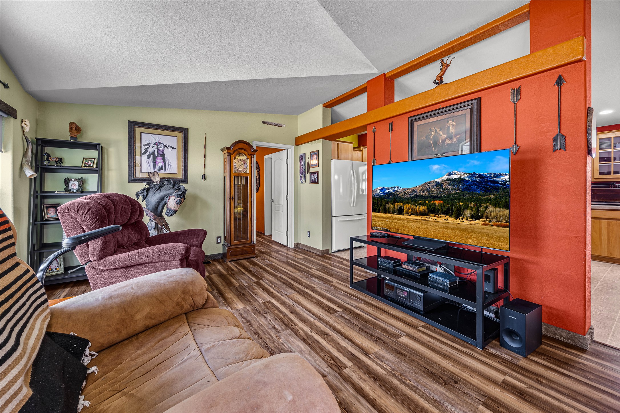 5122 Hoblitt Lane N Property Photo 4