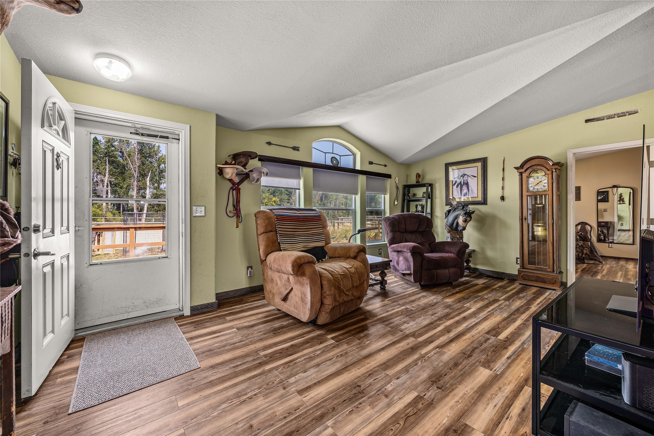 5122 Hoblitt Lane N Property Photo 5
