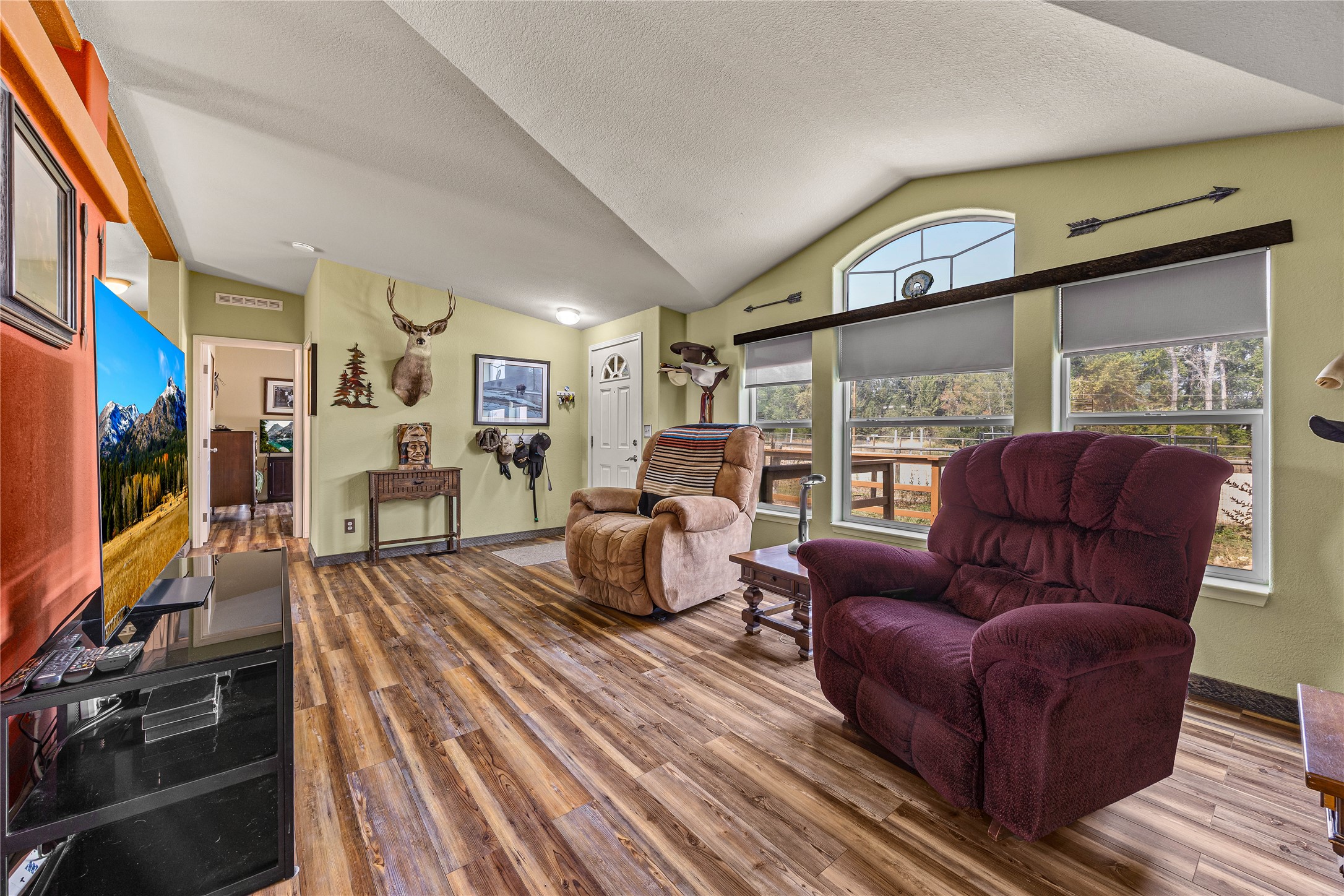 5122 Hoblitt Lane N Property Photo 6