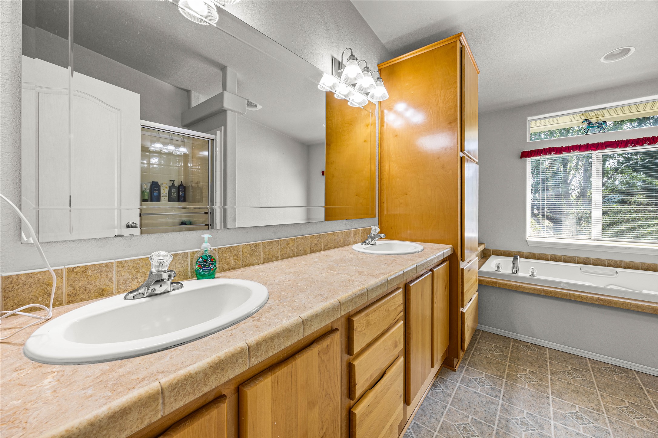 5122 Hoblitt Lane N Property Photo 9