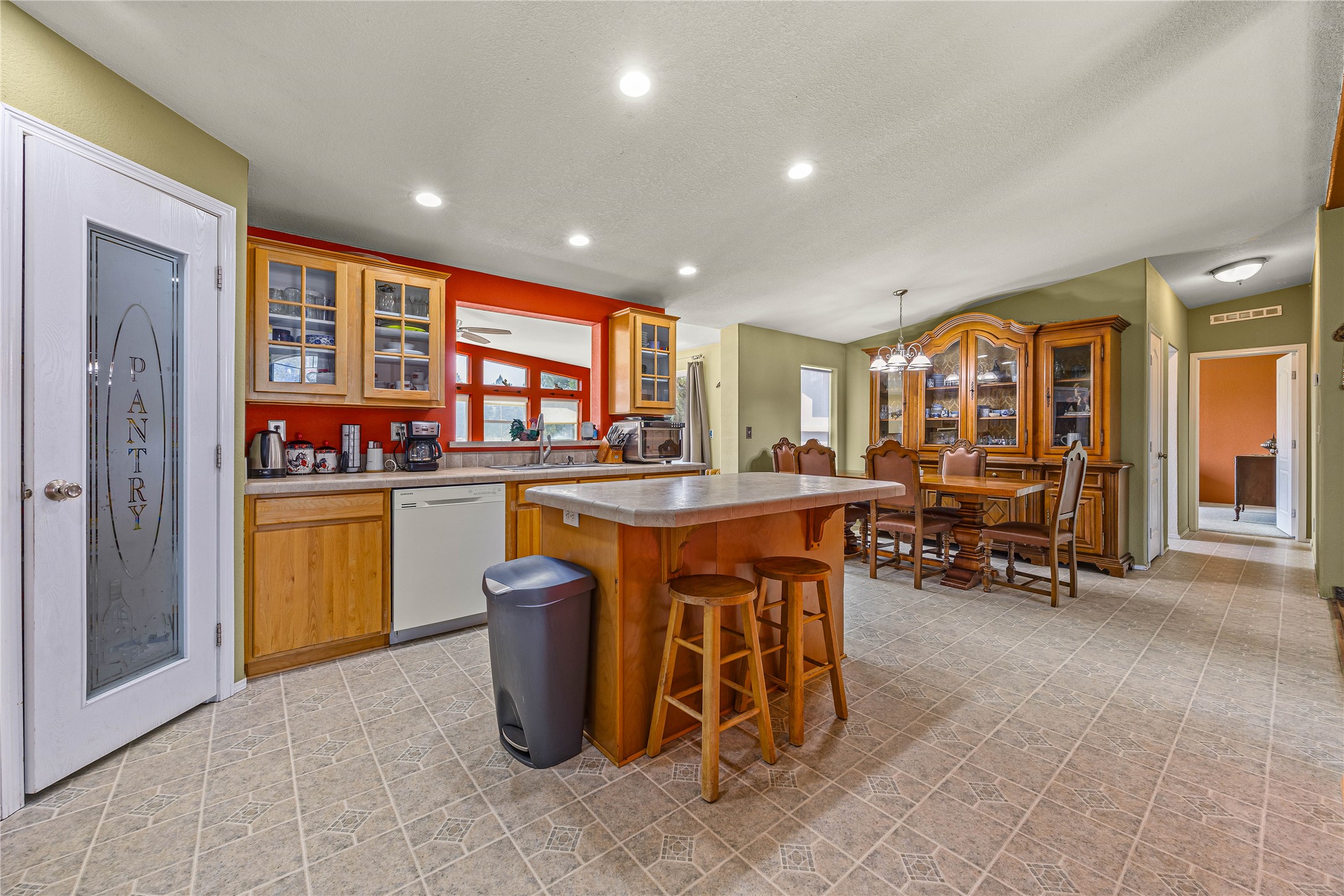 5122 Hoblitt Lane N Property Photo 12