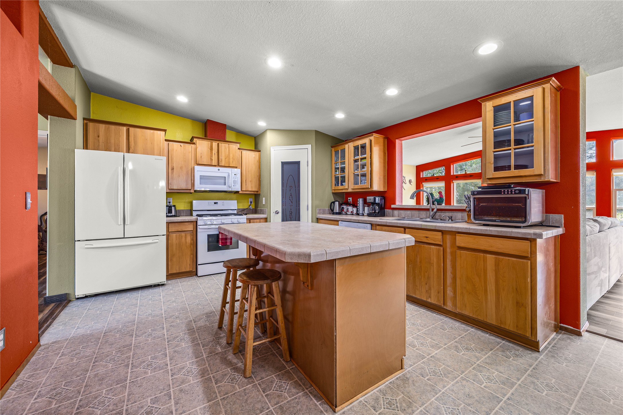 5122 Hoblitt Lane N Property Photo 13