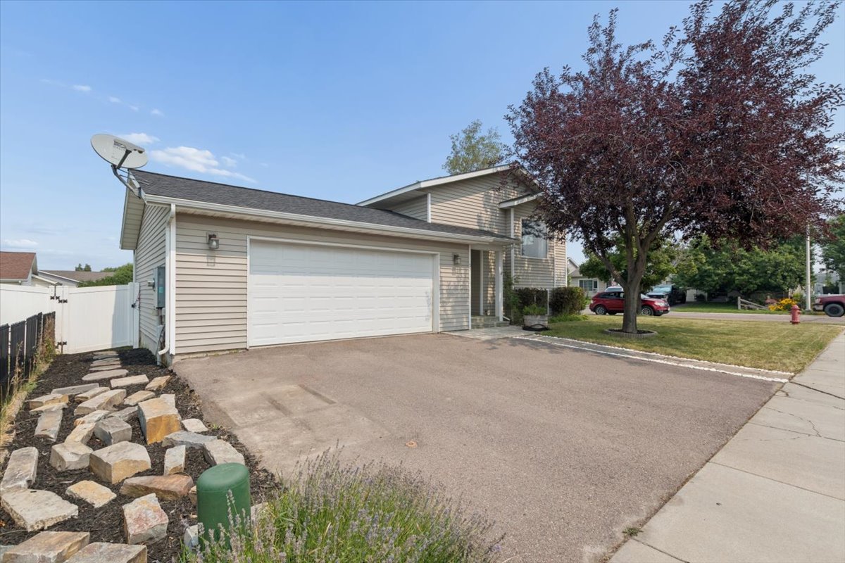 55 Rockefeller Drive Property Photo 3
