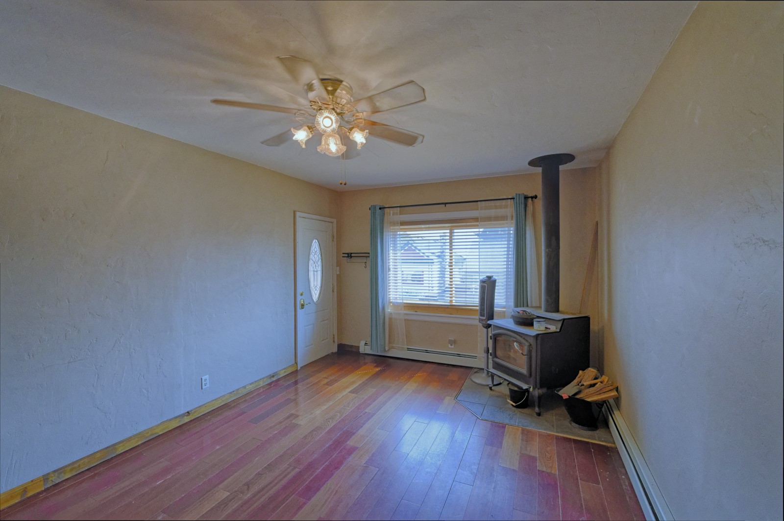 935 Hornet Street Property Photo 4