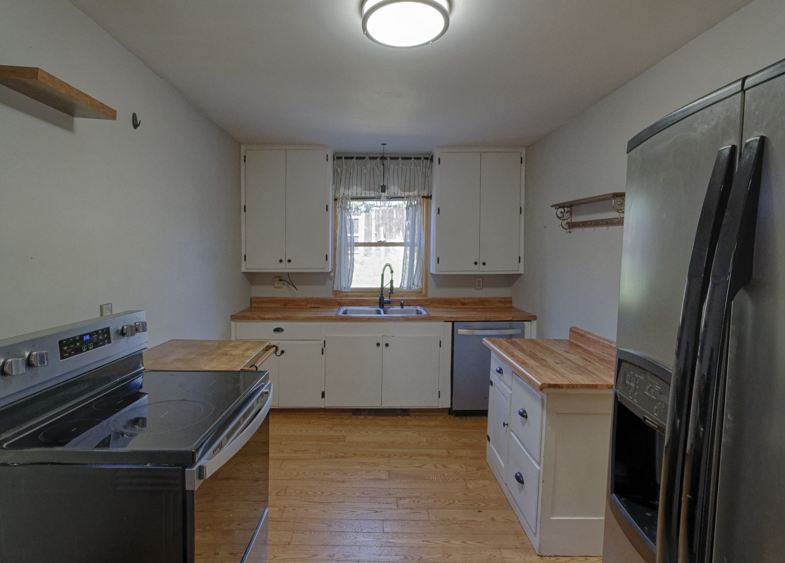 935 Hornet Street Property Photo 7