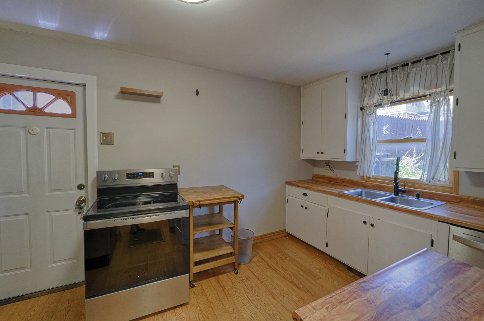 935 Hornet Street Property Photo 8