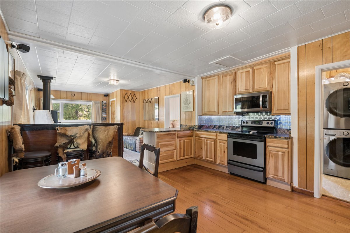 12 Cascade Avenue Property Photo 6