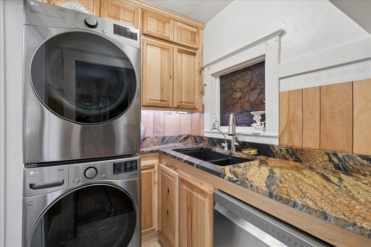 12 Cascade Avenue Property Photo 19