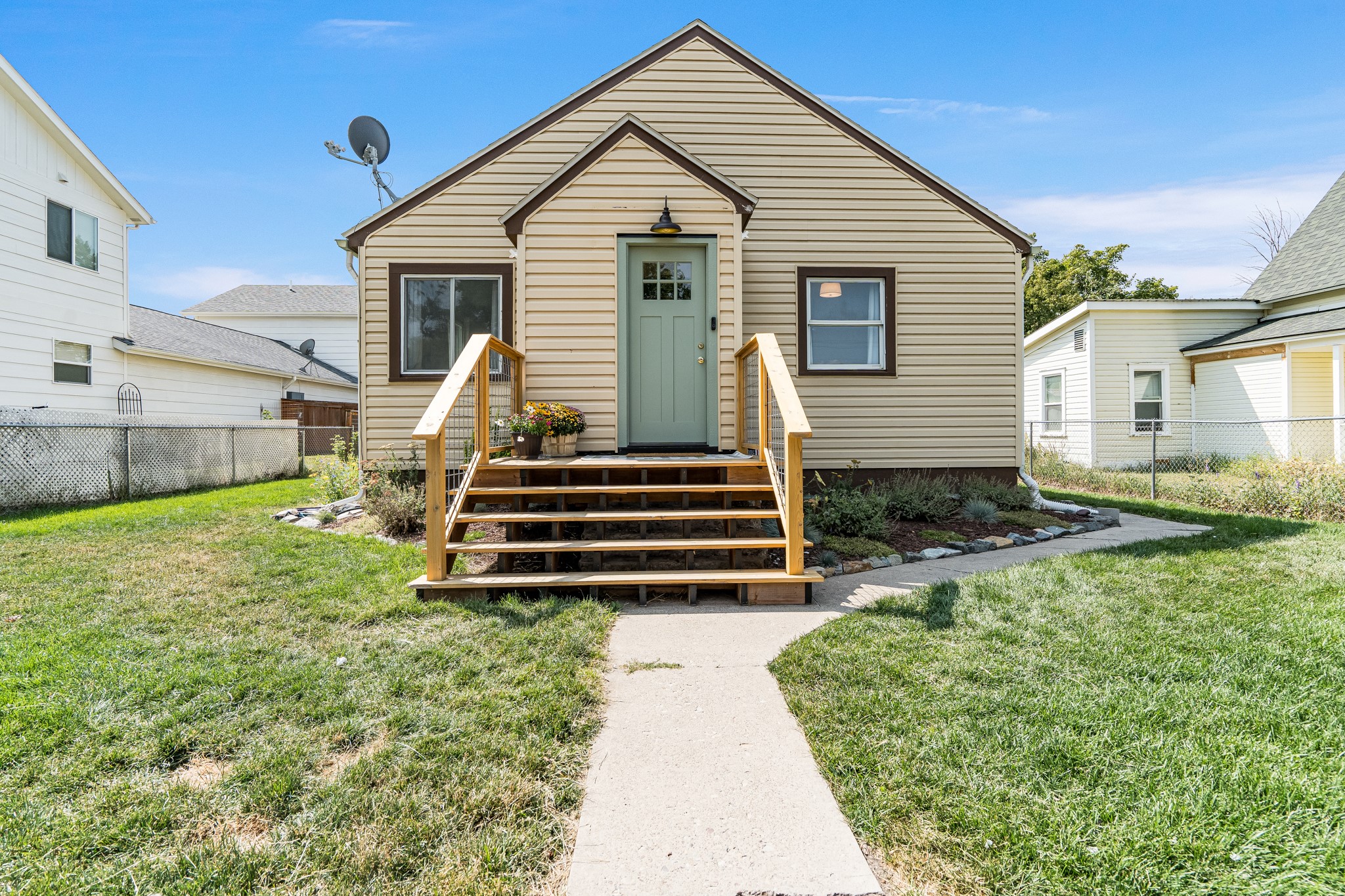 240 8th Avenue W Property Photo 1