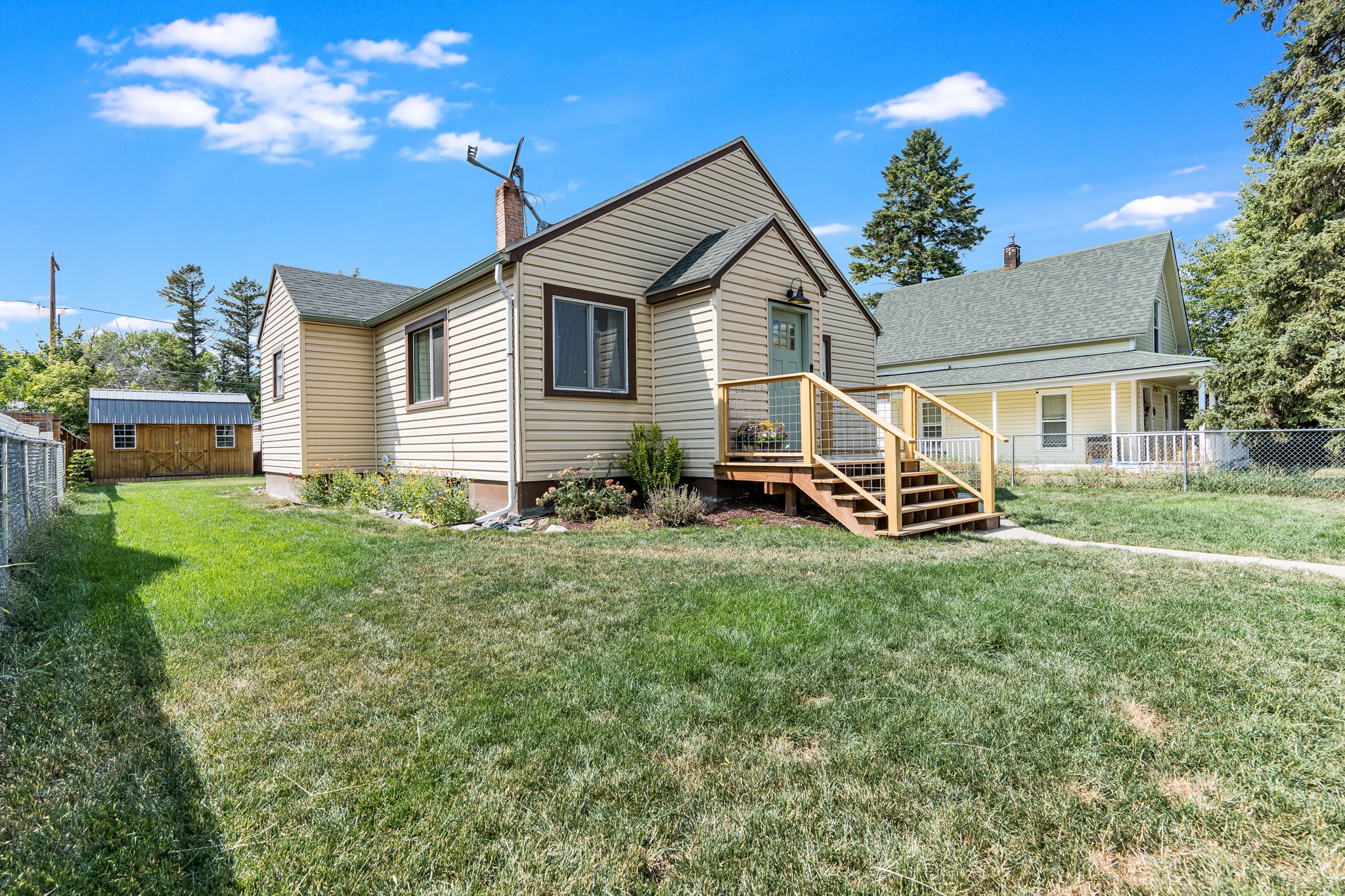 240 8th Avenue W Property Photo 2