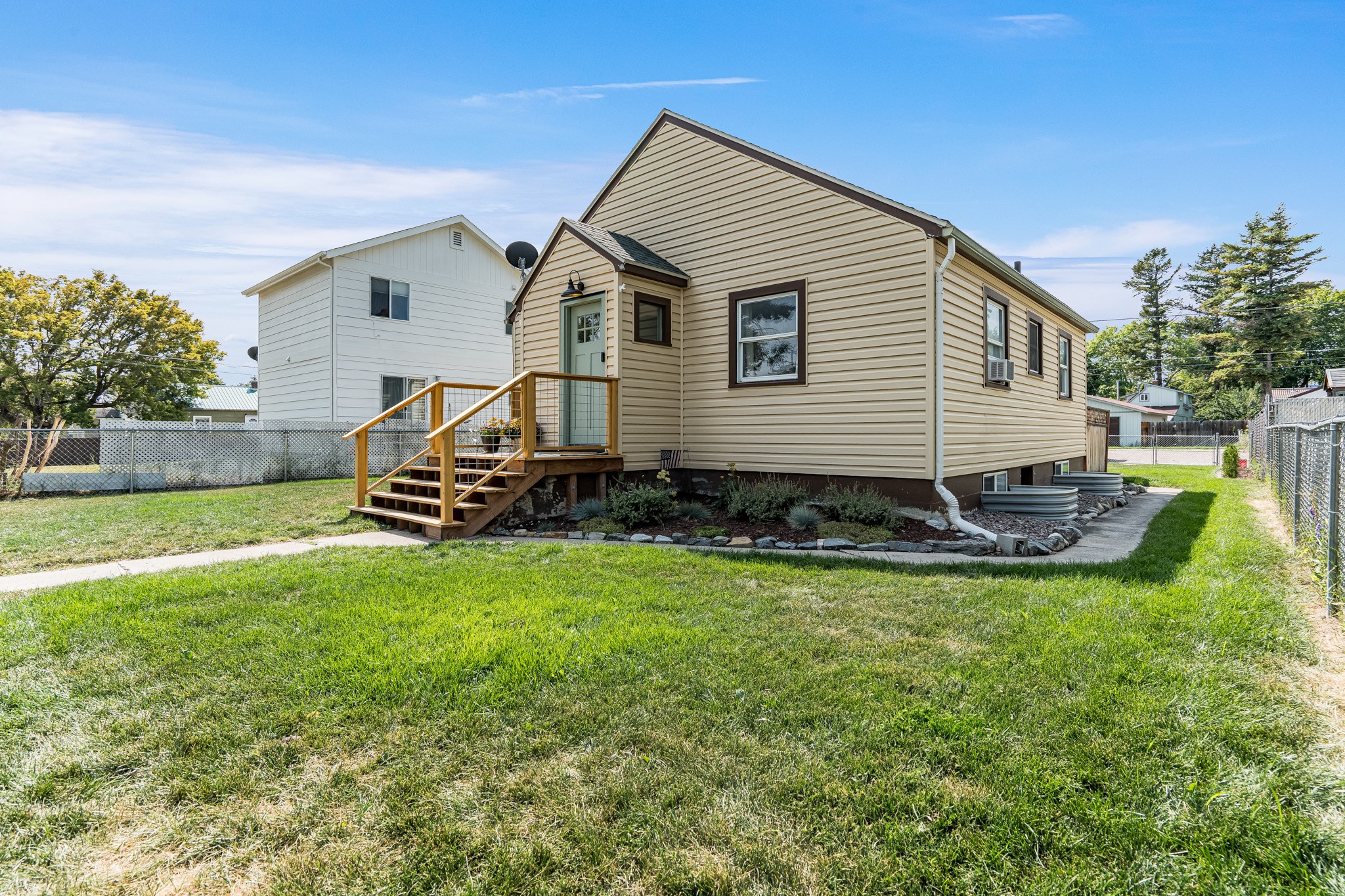 240 8th Avenue W Property Photo 3