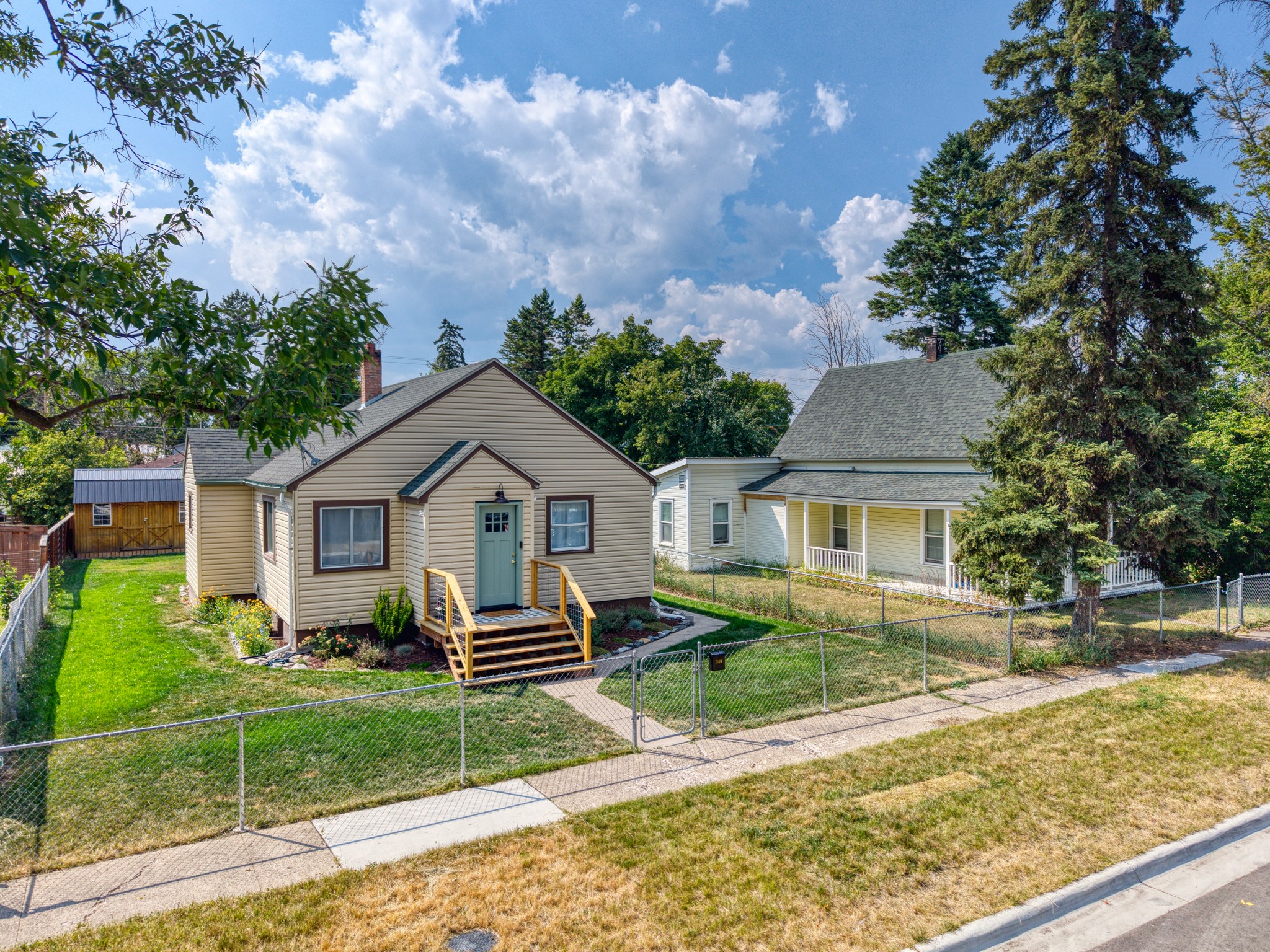 240 8th Avenue W Property Photo 4