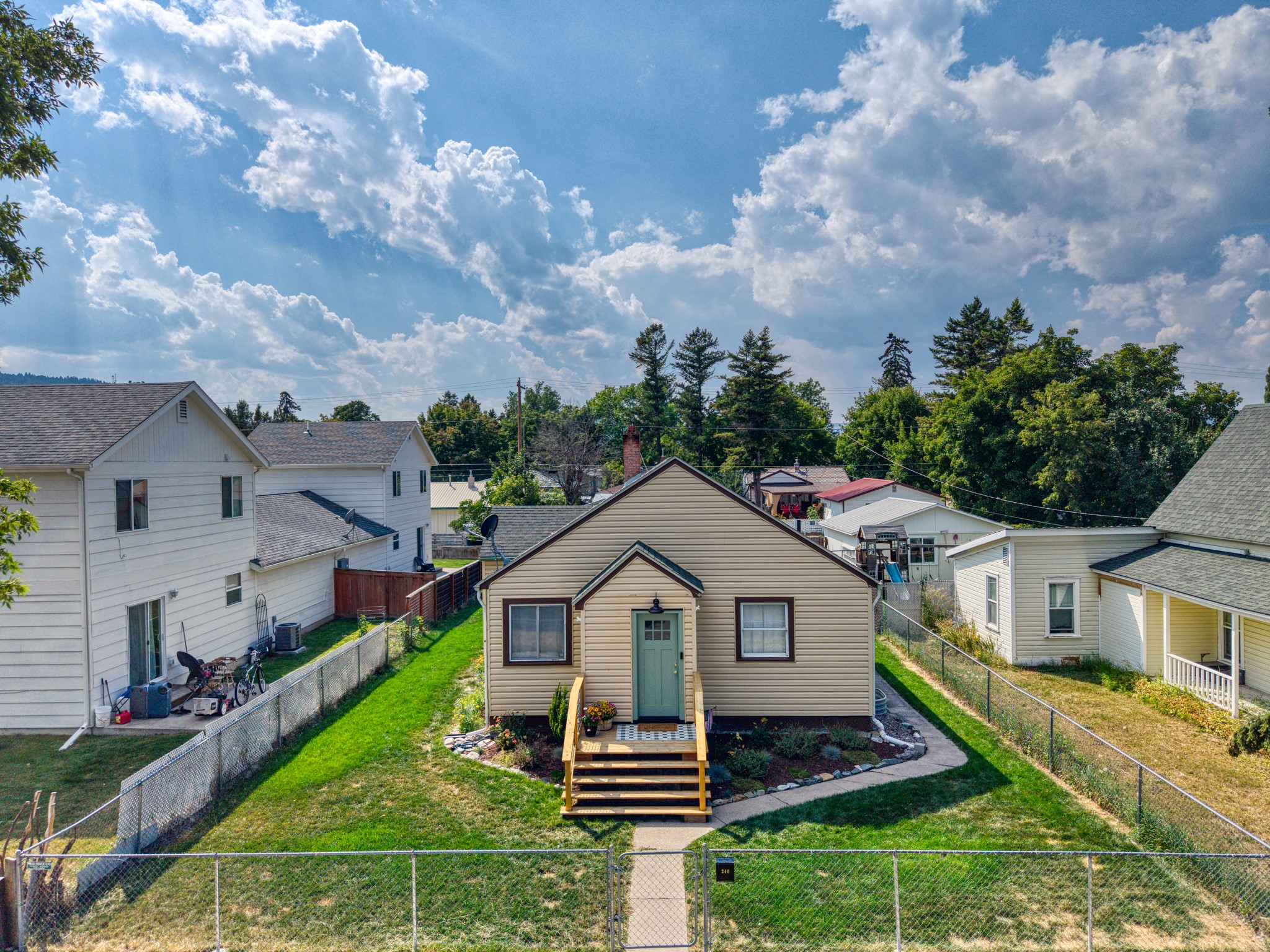 240 8th Avenue W Property Photo 5