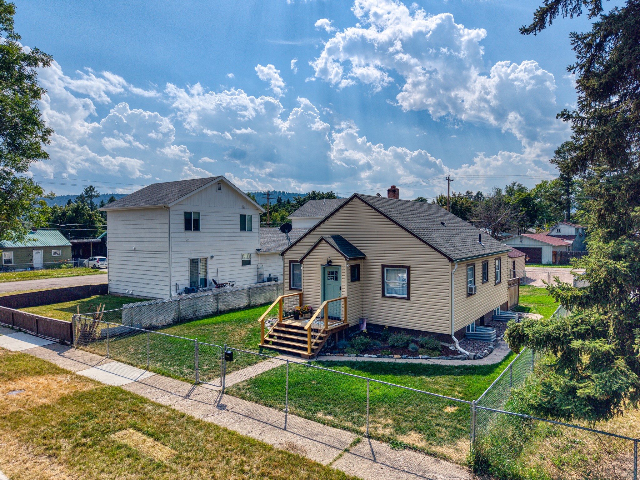 240 8th Avenue W Property Photo 6