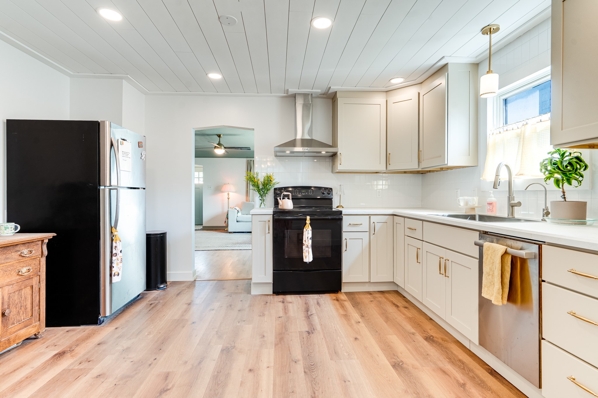 240 8th Avenue W Property Photo 18