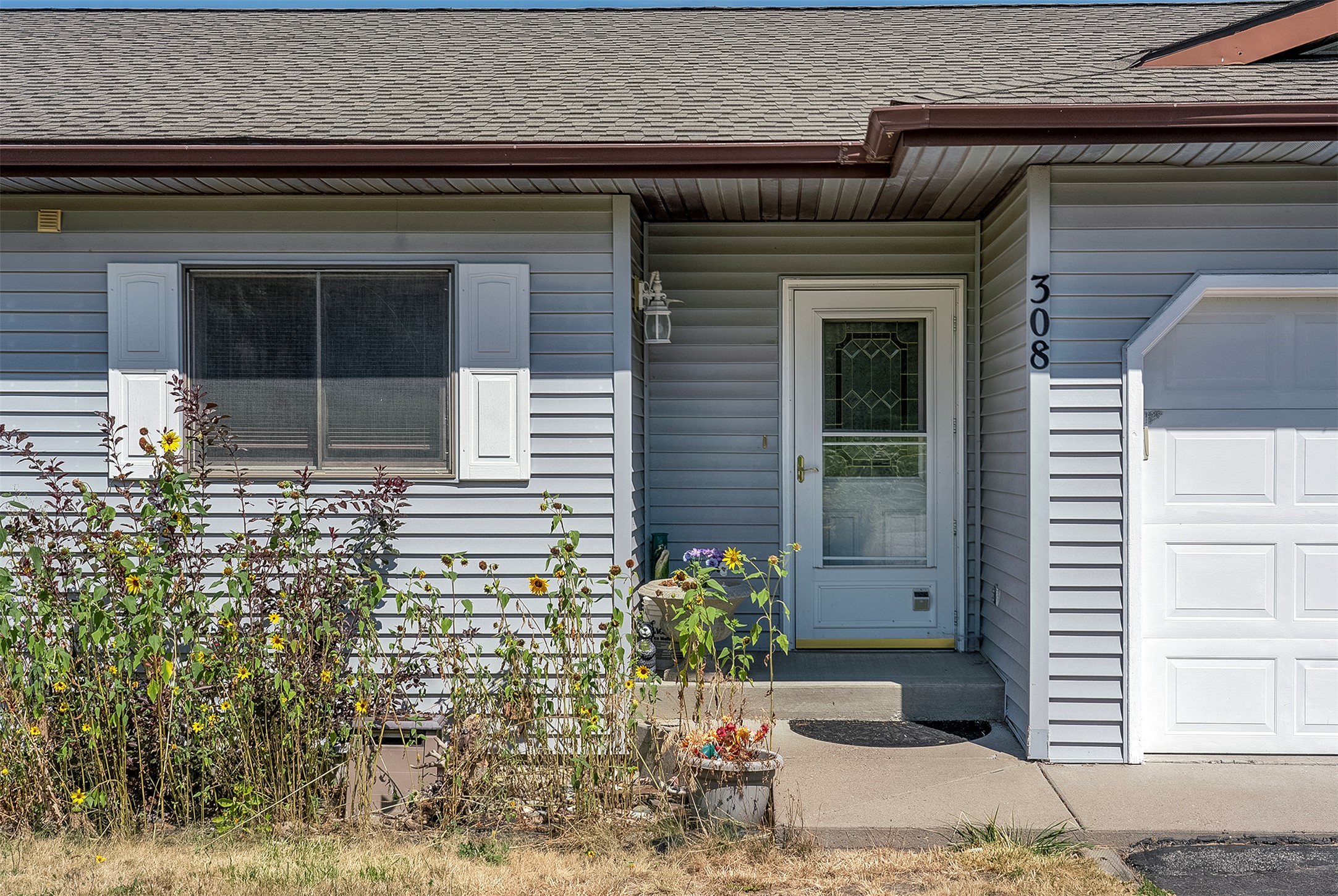 308 22nd Avenue W Property Photo 4