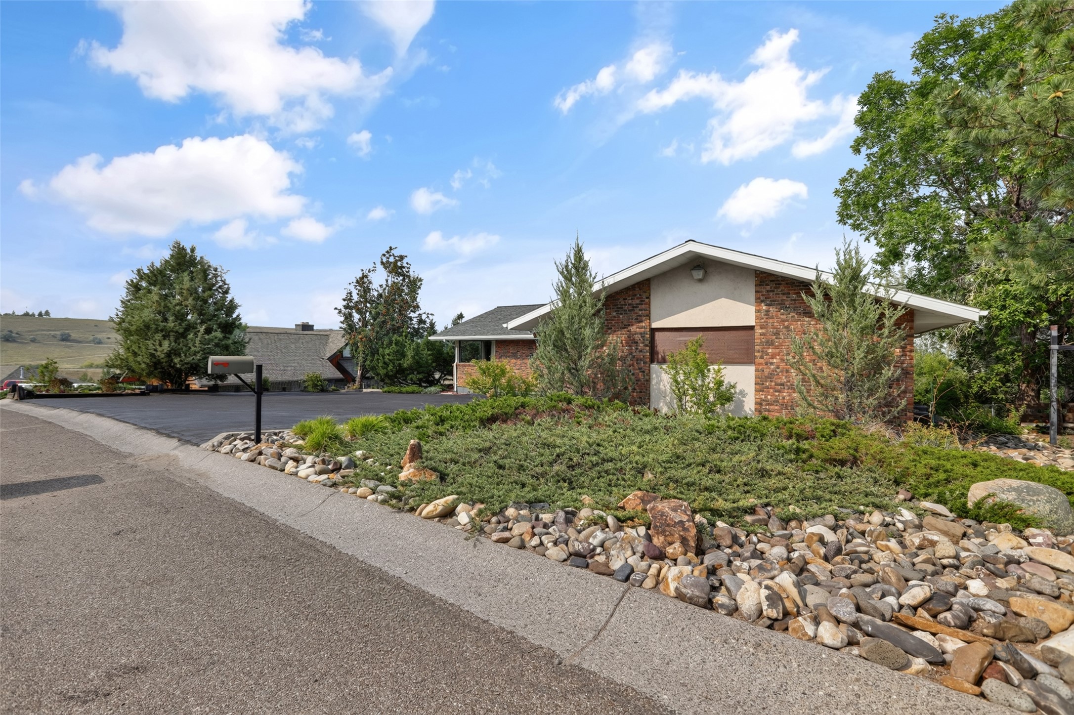 2725 Huckleberry Drive Property Photo 10