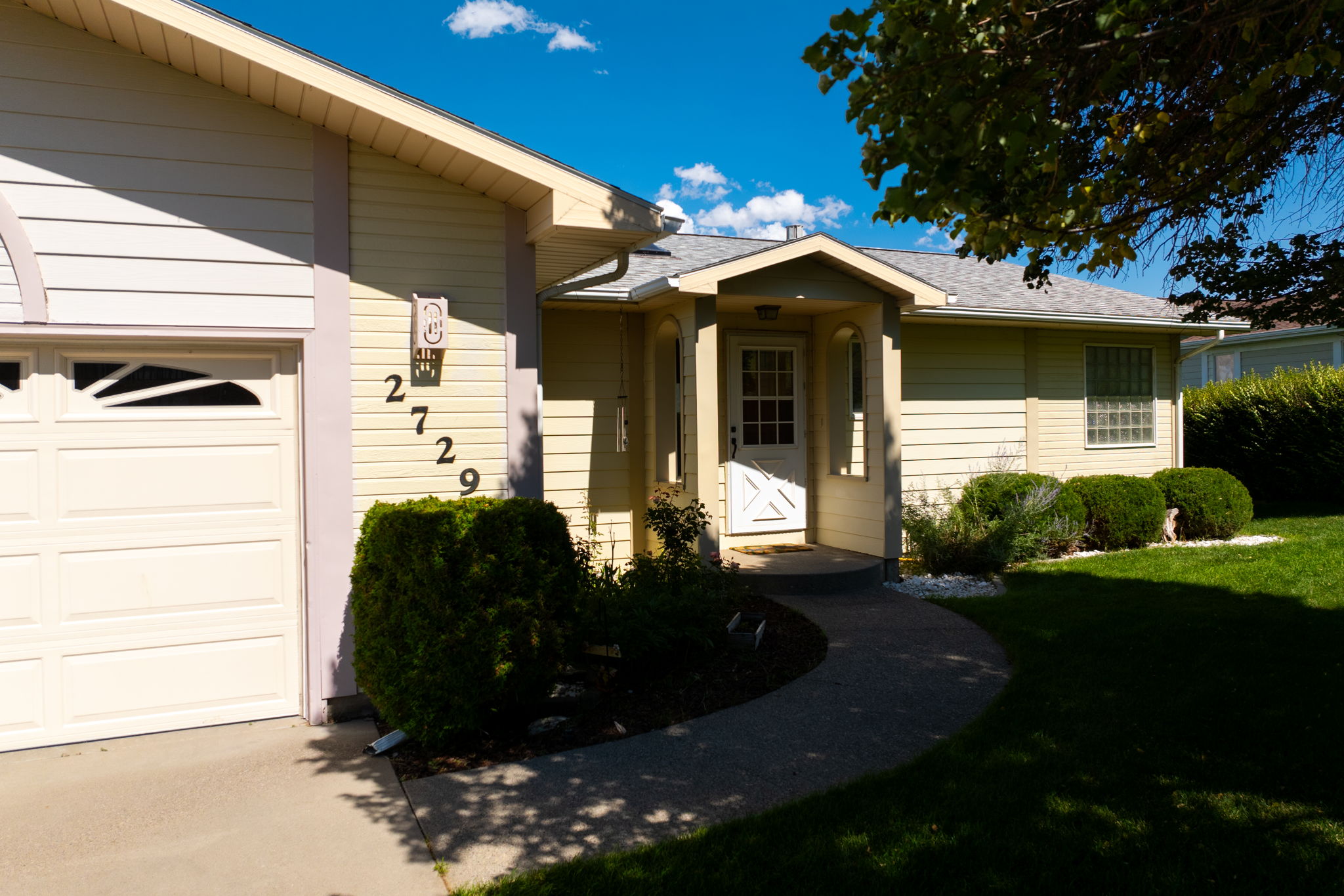 2729 Greenbriar Drive Property Photo 4