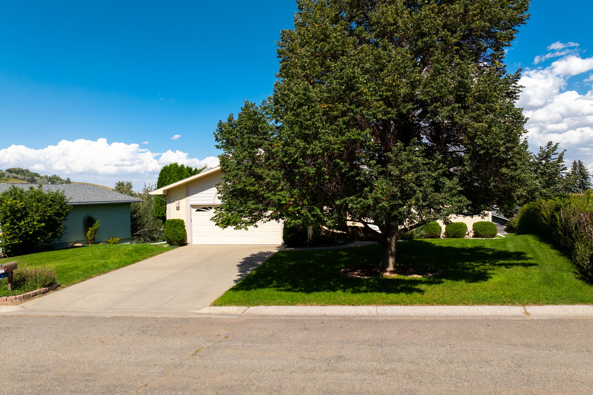 2729 Greenbriar Drive Property Photo 6